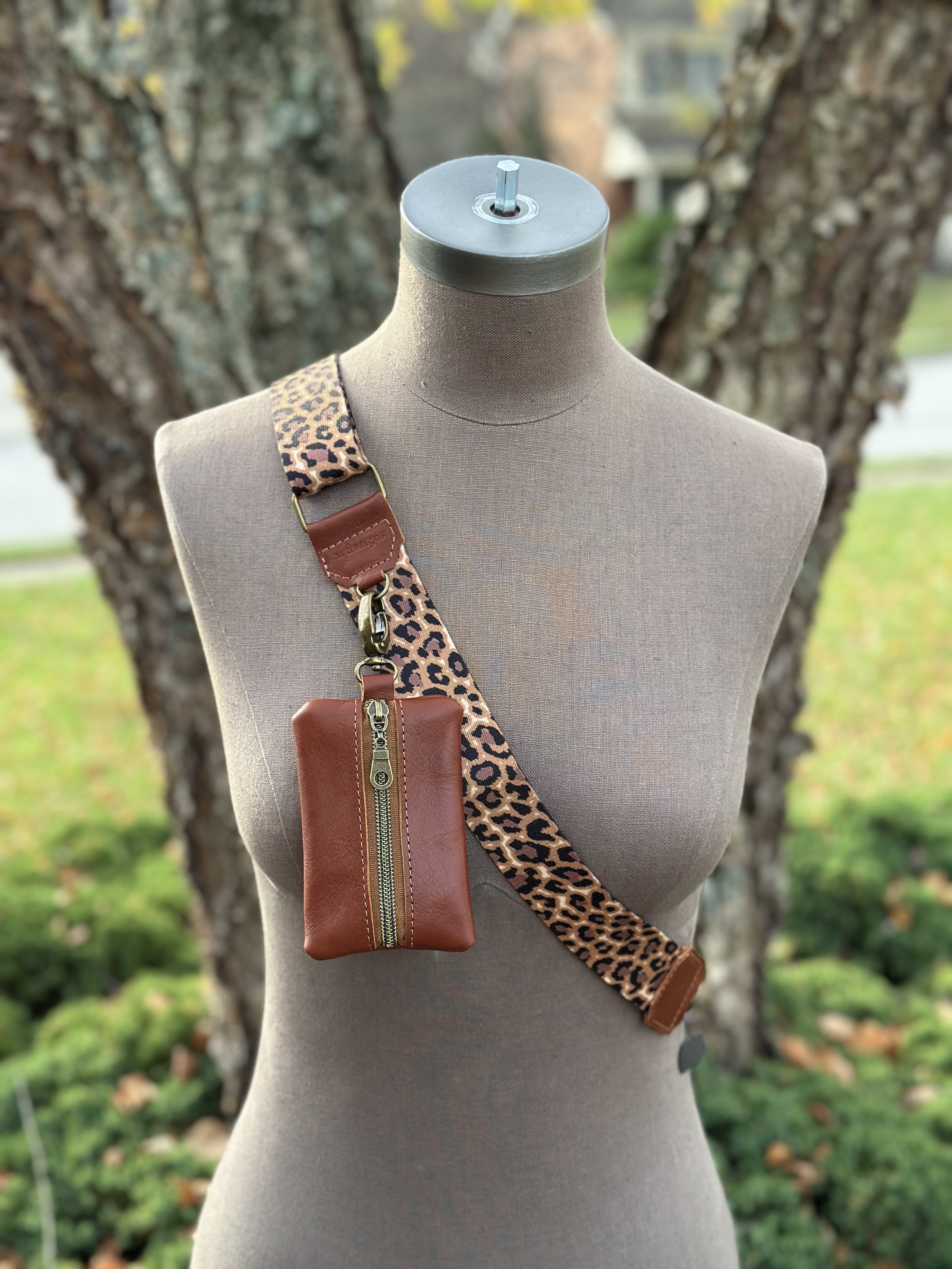 Lanyard with zipper pouch and cellphone attachment
