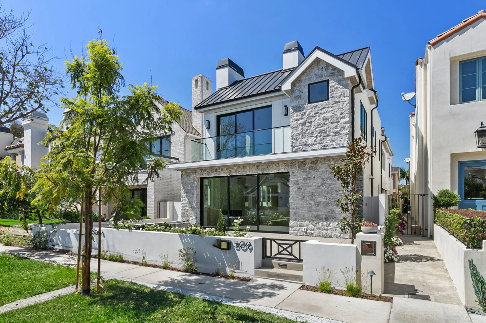 509 CARNATION - 01.jpg