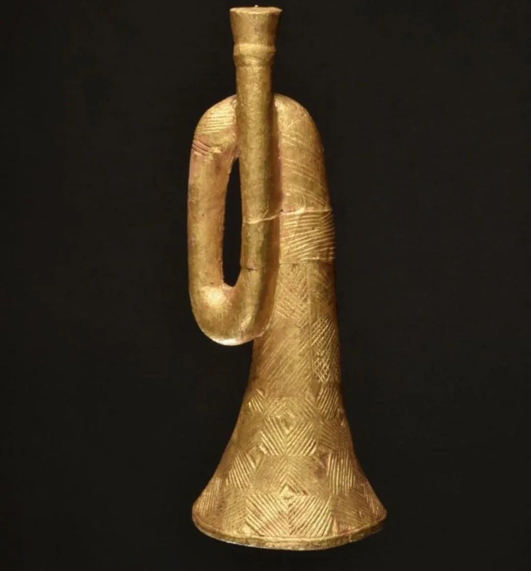 Wood and gold replica of an European-style bugle. Ex Estate René David (1928-2015), Zurich Exhibited: Musée International du Golfe de Guinée, Togo (2005-2011).