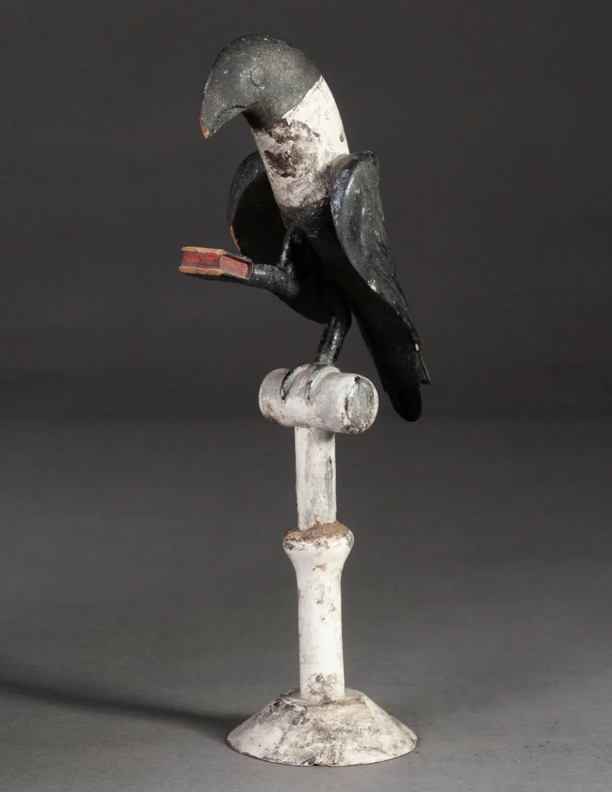 Akan prestige object of a crow holding a book- a reference to a proverb. Ghana. The Crow (kwaakwadebi) is also the totem symbol of the Akan clan (abusua) Asona. The symbolic quality of the Asona clan is statesmanship and patriotism. The Asona is one