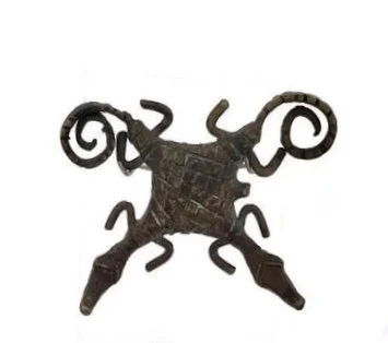 A goldweight in the form of the double crocodile which shares a single stomach.