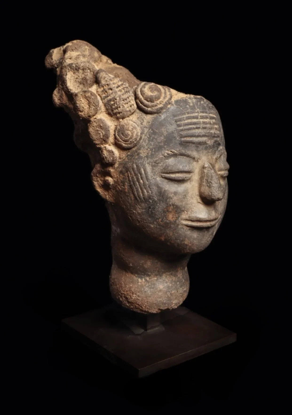 Another beautifully rendered Akan-Twi memorial head “Nsodie”, Ghana. Terracotta (partial missing sections). Height 8 3/4in (22.5cm). Although the portrait is an idealized representation, careful attention was given to the individual’s likeness and id