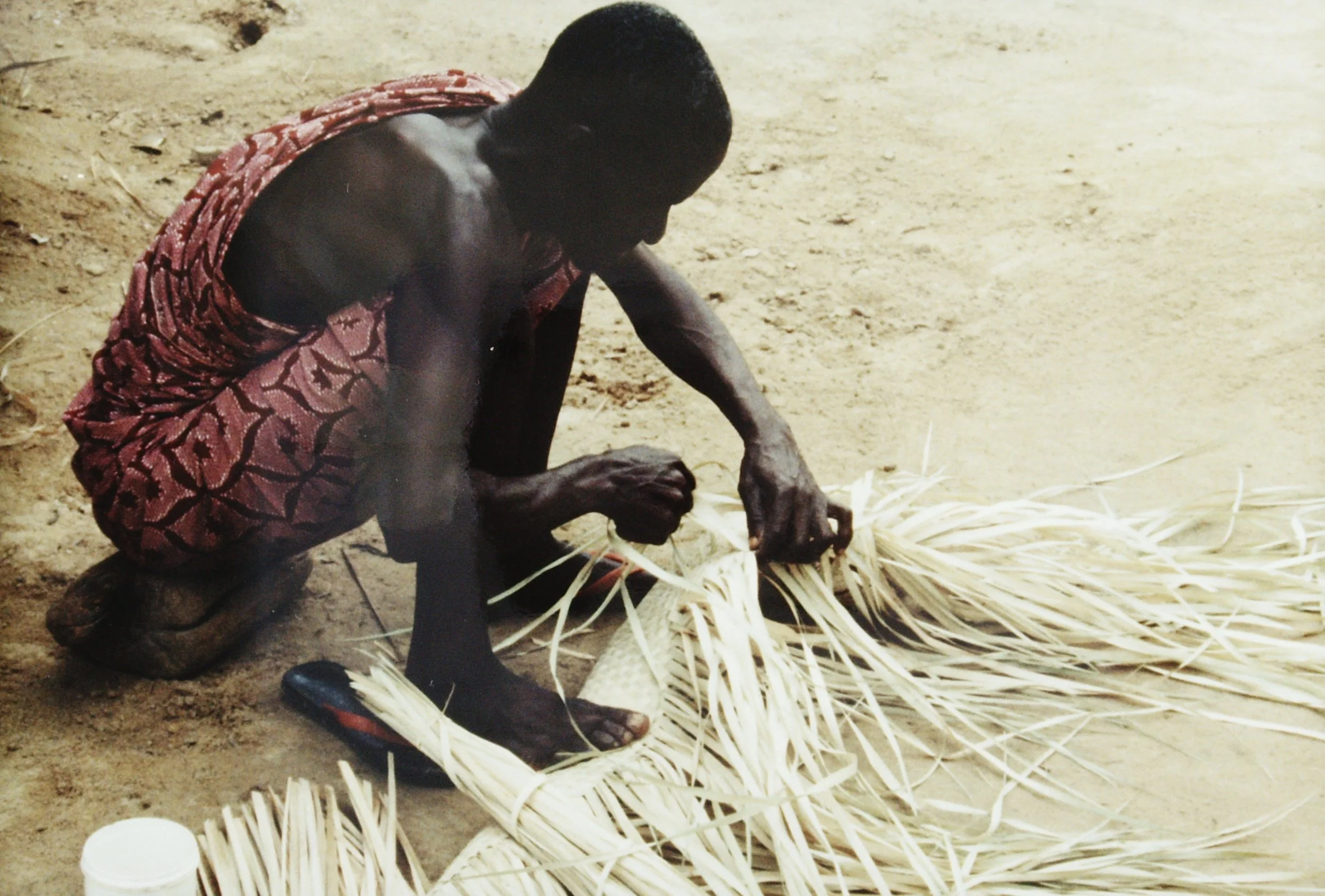 Weaving grass matts in the Agni village of Essikro, Côte d'Ivoire 1999