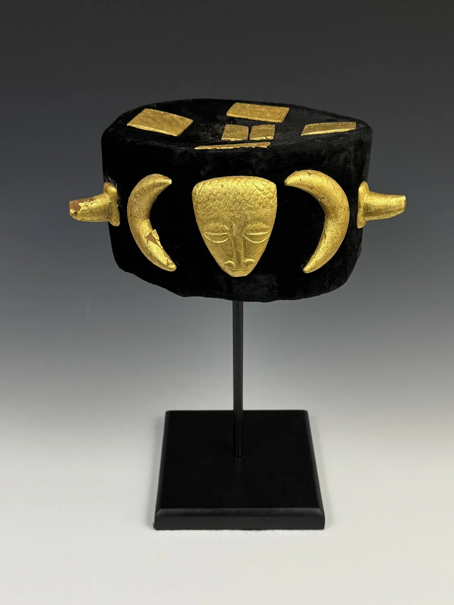 Baule or Akan chief’s crown from Côte d'Ivoire. Fabric, wood covered with gold leaf. The chief crowns and other headwear, aside from the abotire are in the category “kye”. Similar to the abotire the entire top is enclosed and is covered with amulets