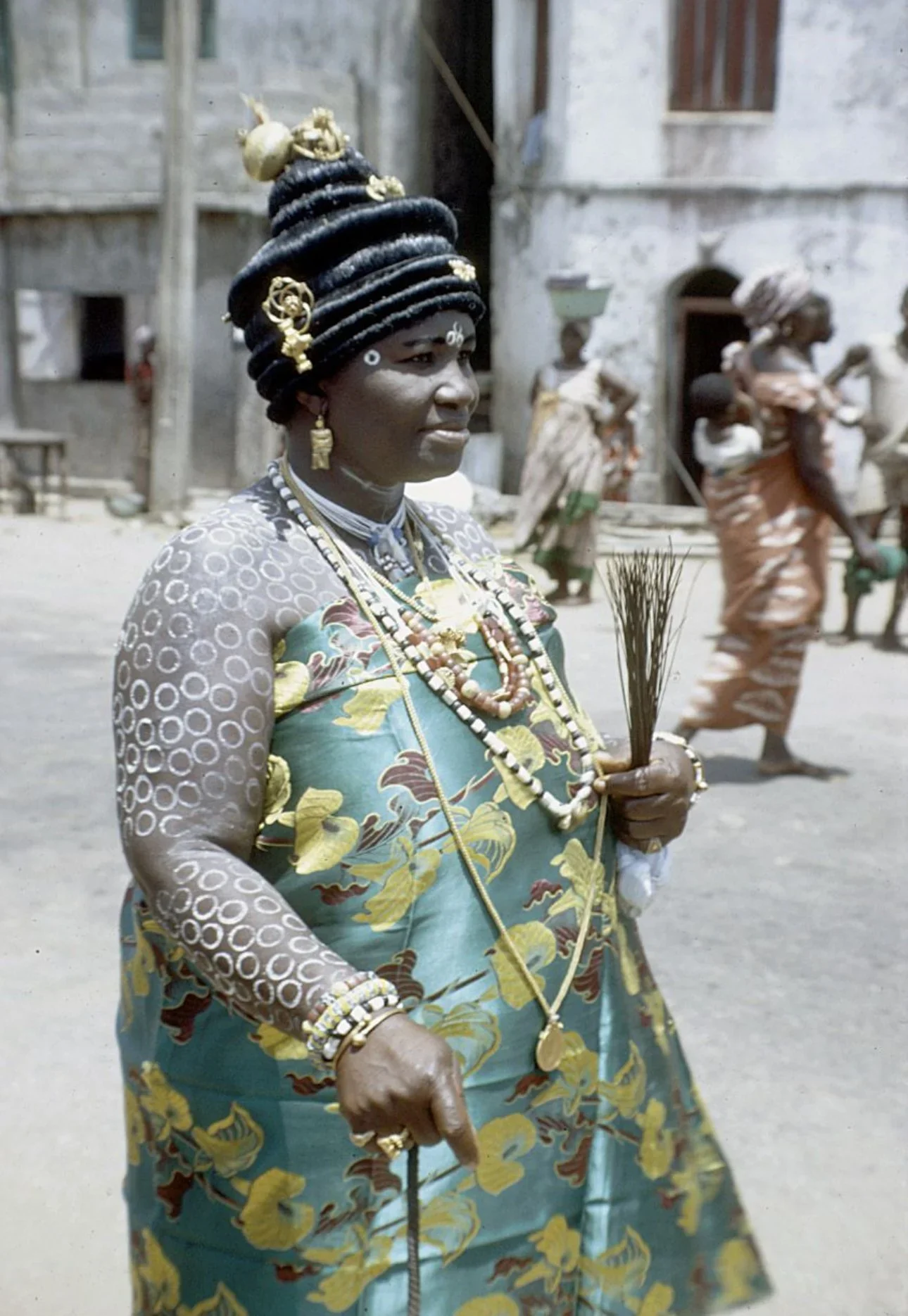 Fante woman with a similar hairpin. Photo credit: Eliot Elisofon, 1971.