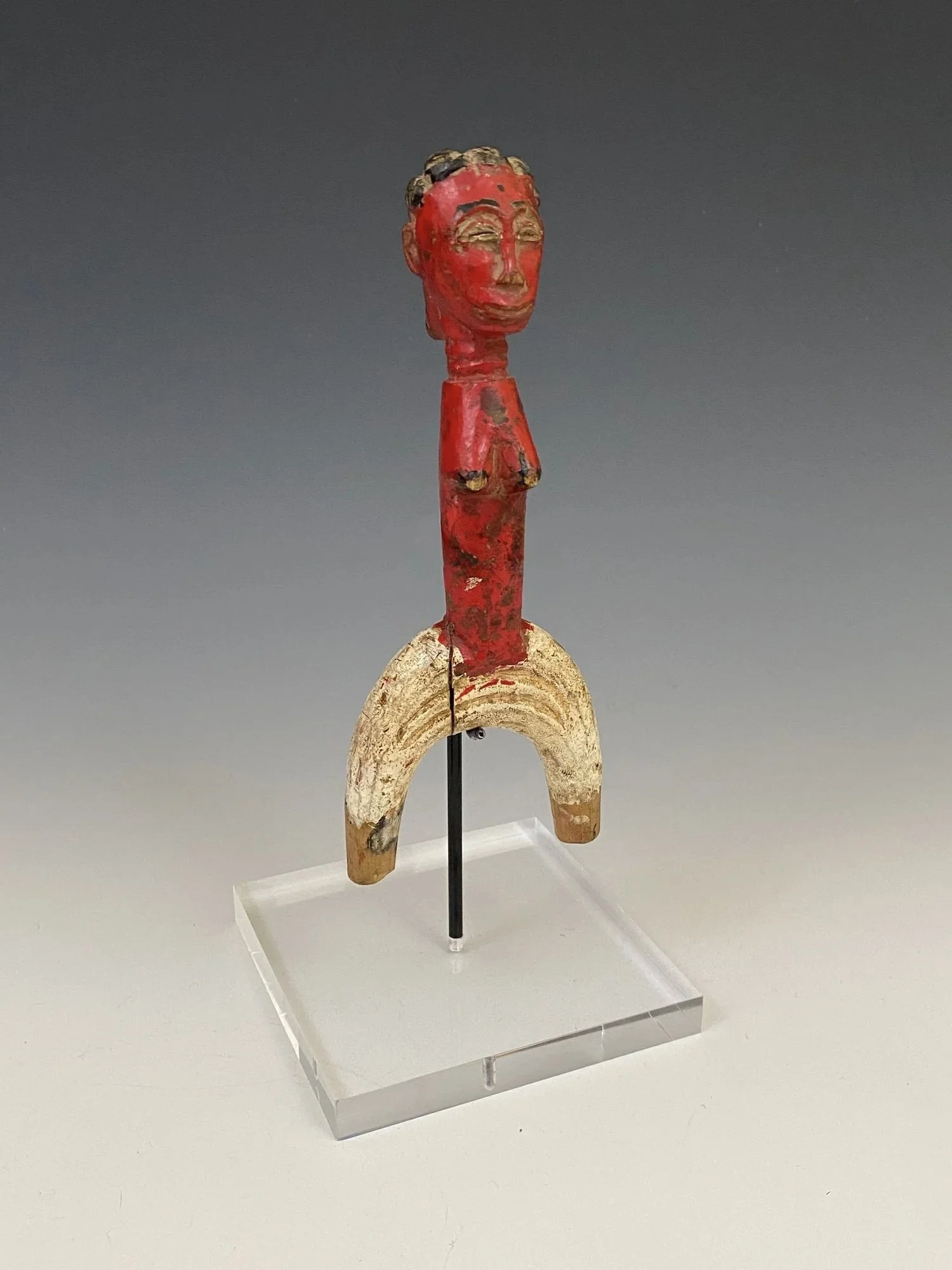 Figurative Slingshot, "potomowaka" Akan, Ghana / Côte d’Ivoire, Wood. H 17.5 cm.  Estate of Madeleine and Jean-Jacques Keller (Abidjan until 1980, then Rheinfelden).