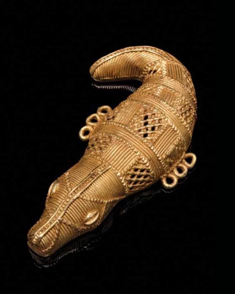 Akan crocodile pendant. Cast gold. 13.30cm. Côte D’Ivoire/Ghana. From the estate of Olga Hirshhorn