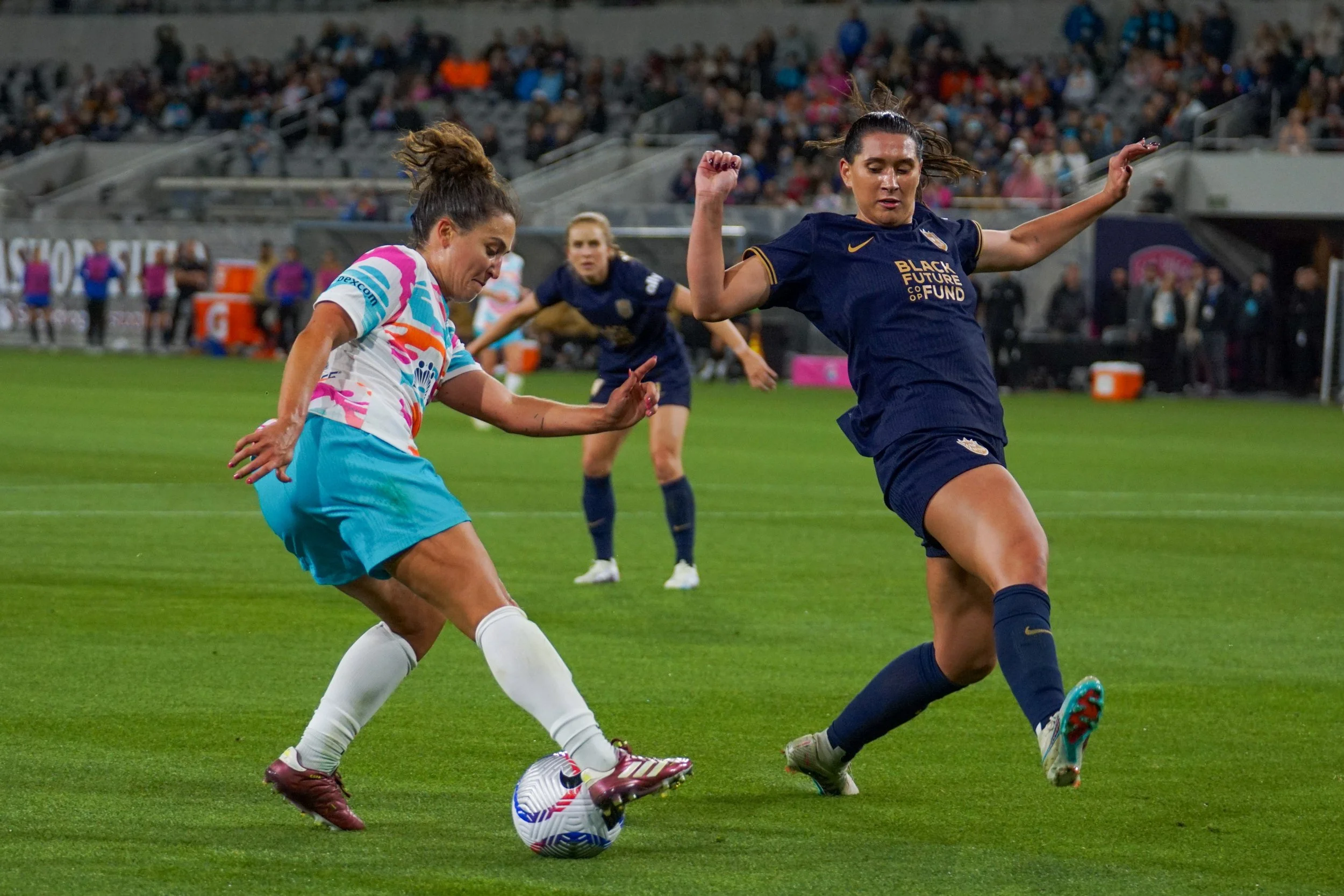 sent Olivia Van der Jagt swimming through the ad boards with one of the nastiest cuts this field has ever seen