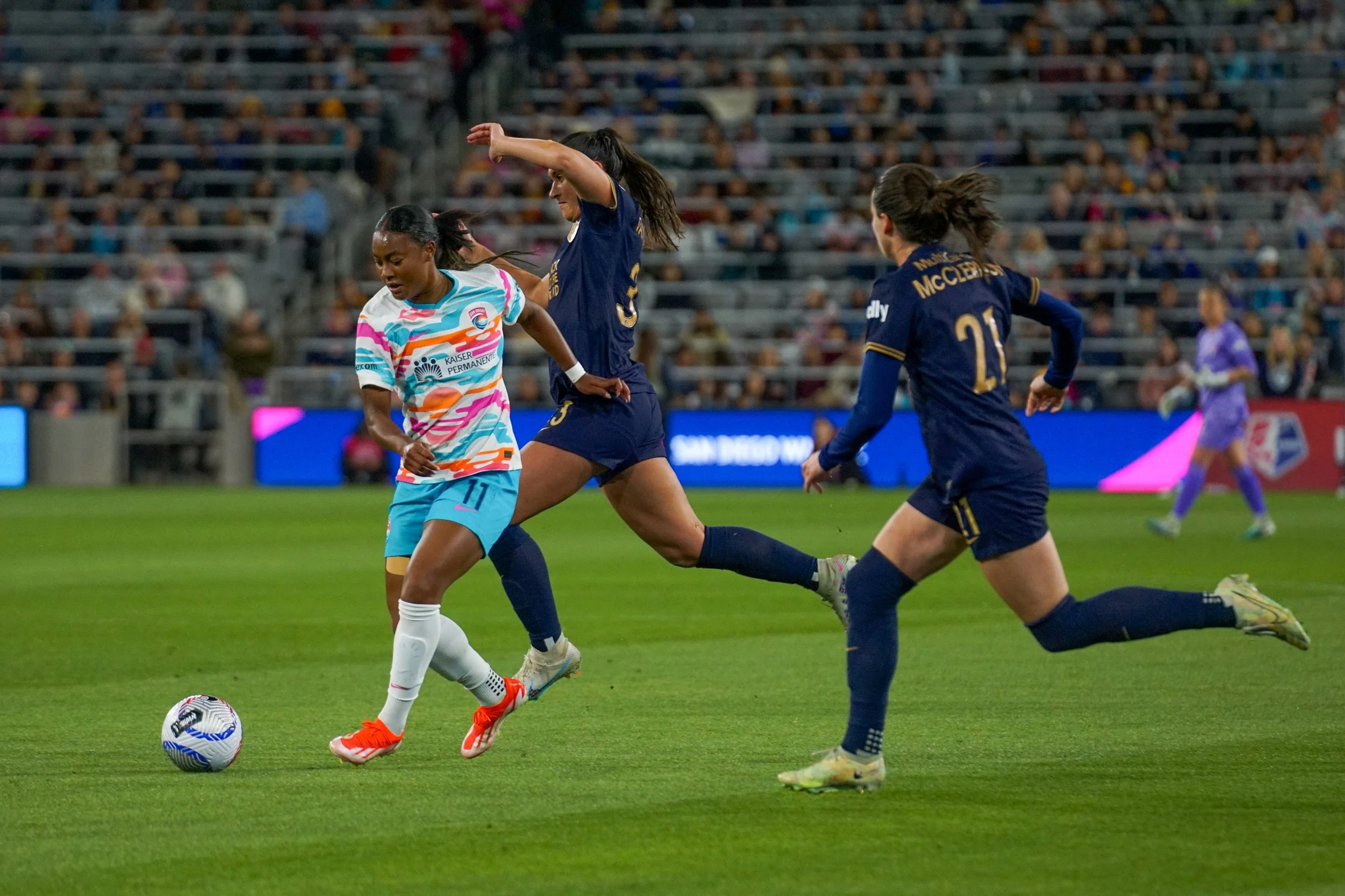 Shaw dribble vs SEA.JPG