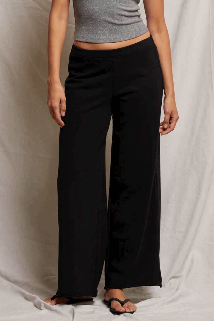 Perfect White Tee Amber Trousers