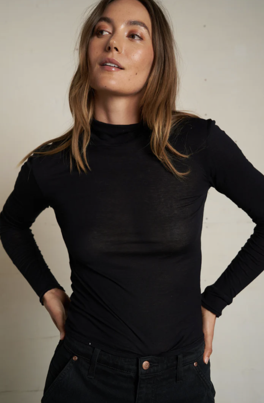Perfect White Tee Kim Mock Neck