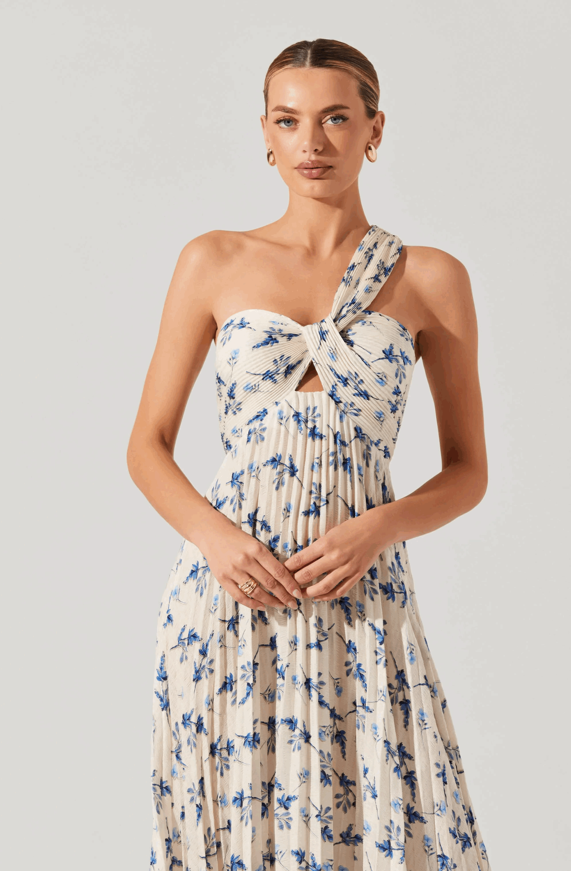 ASTR Rasya Floral Pleated Dress