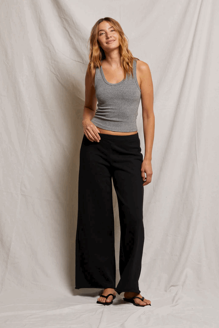 Perfect White Tee Amber Trousers