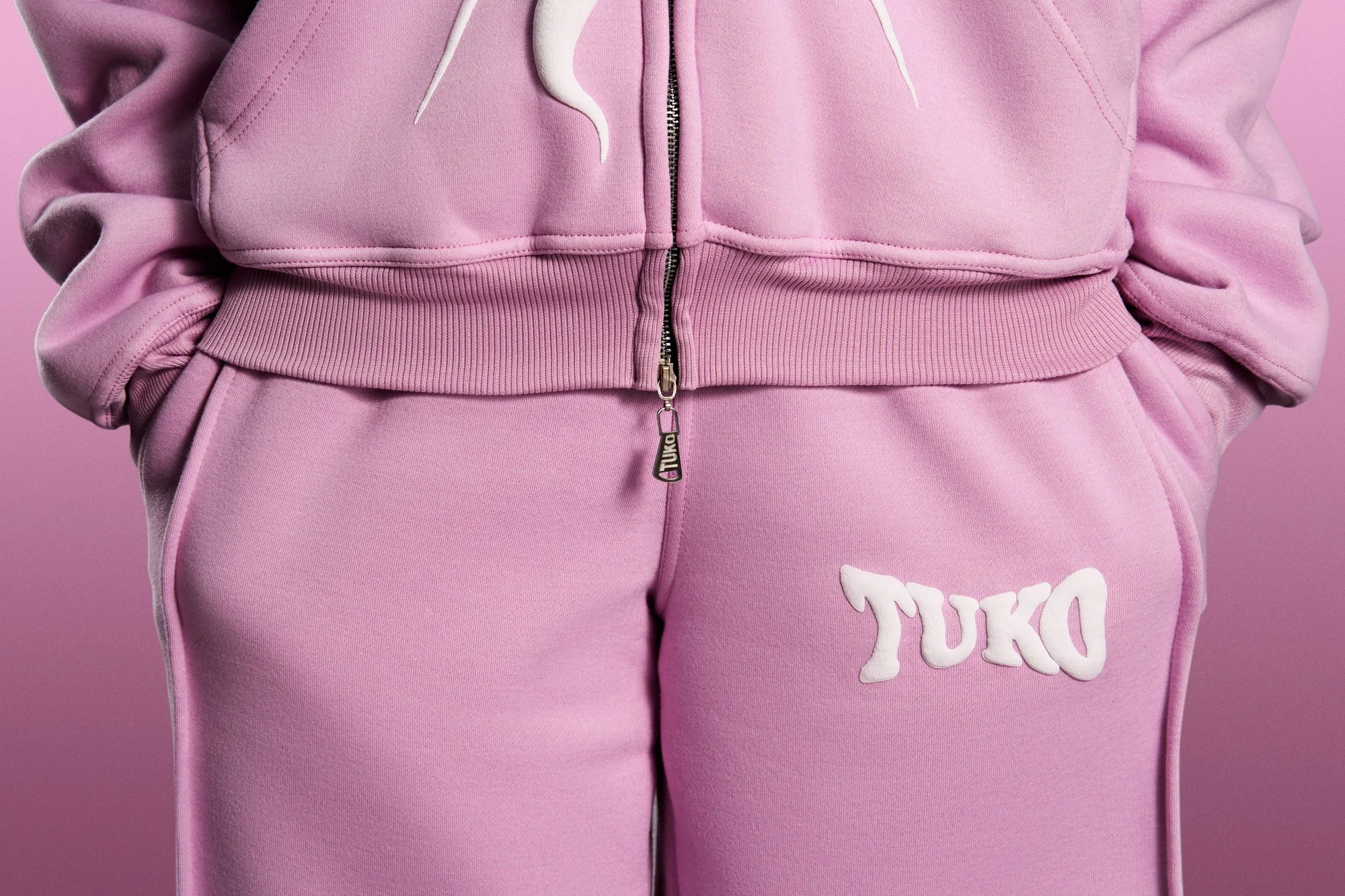 20250612_TukoClothing_Dandadan_PinkDetail_2.jpg