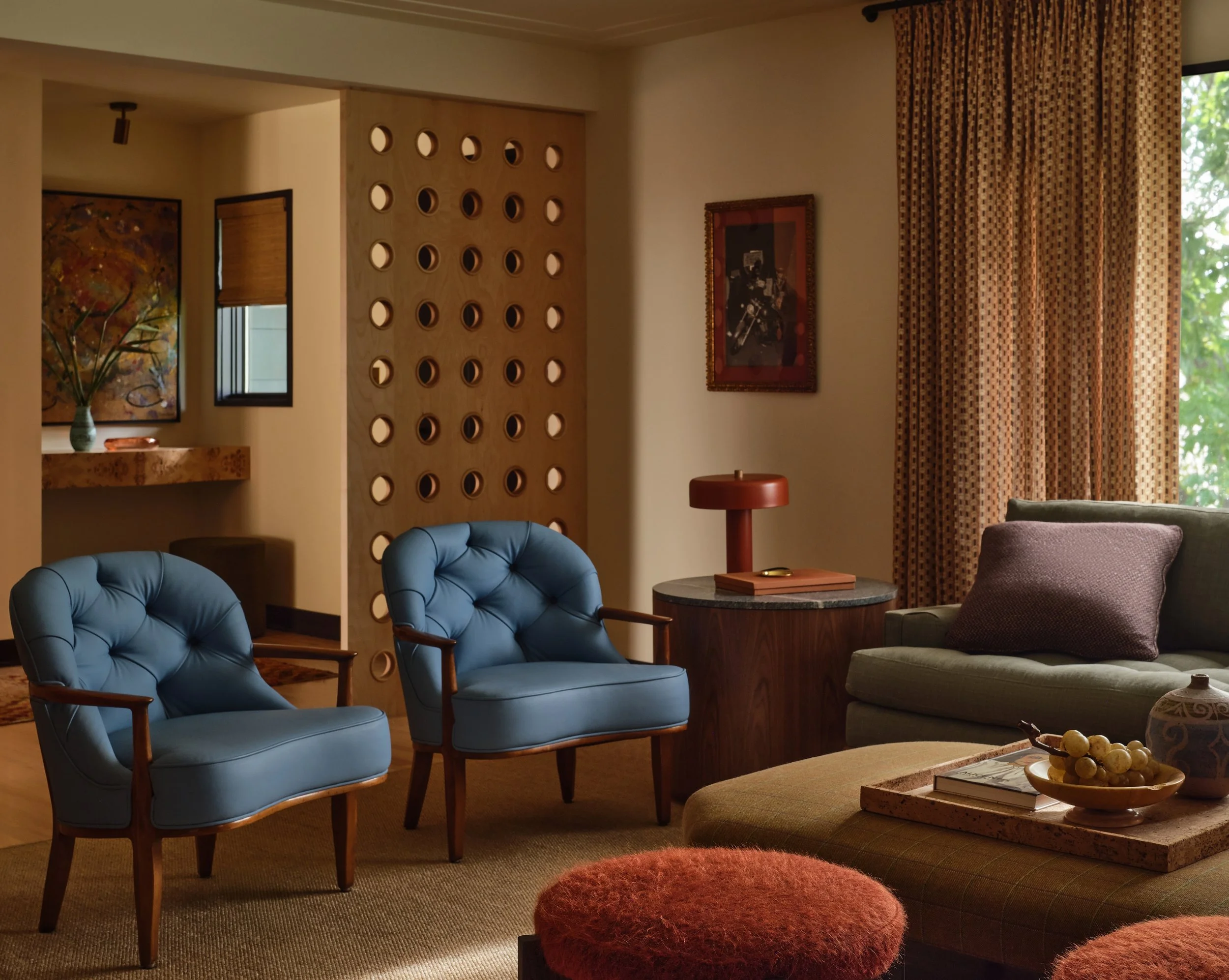 Designer: Anne McDonald Design | Photographer: Michael Clifford | Stylist: Yedda Morrison | Press: Architectural Digest