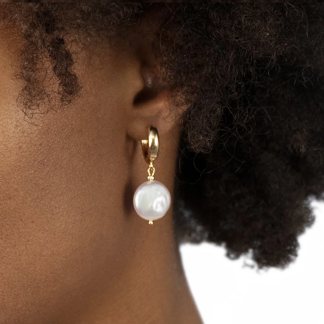 Coin Pearl Huggie Earrings - Hawaii Jewelry