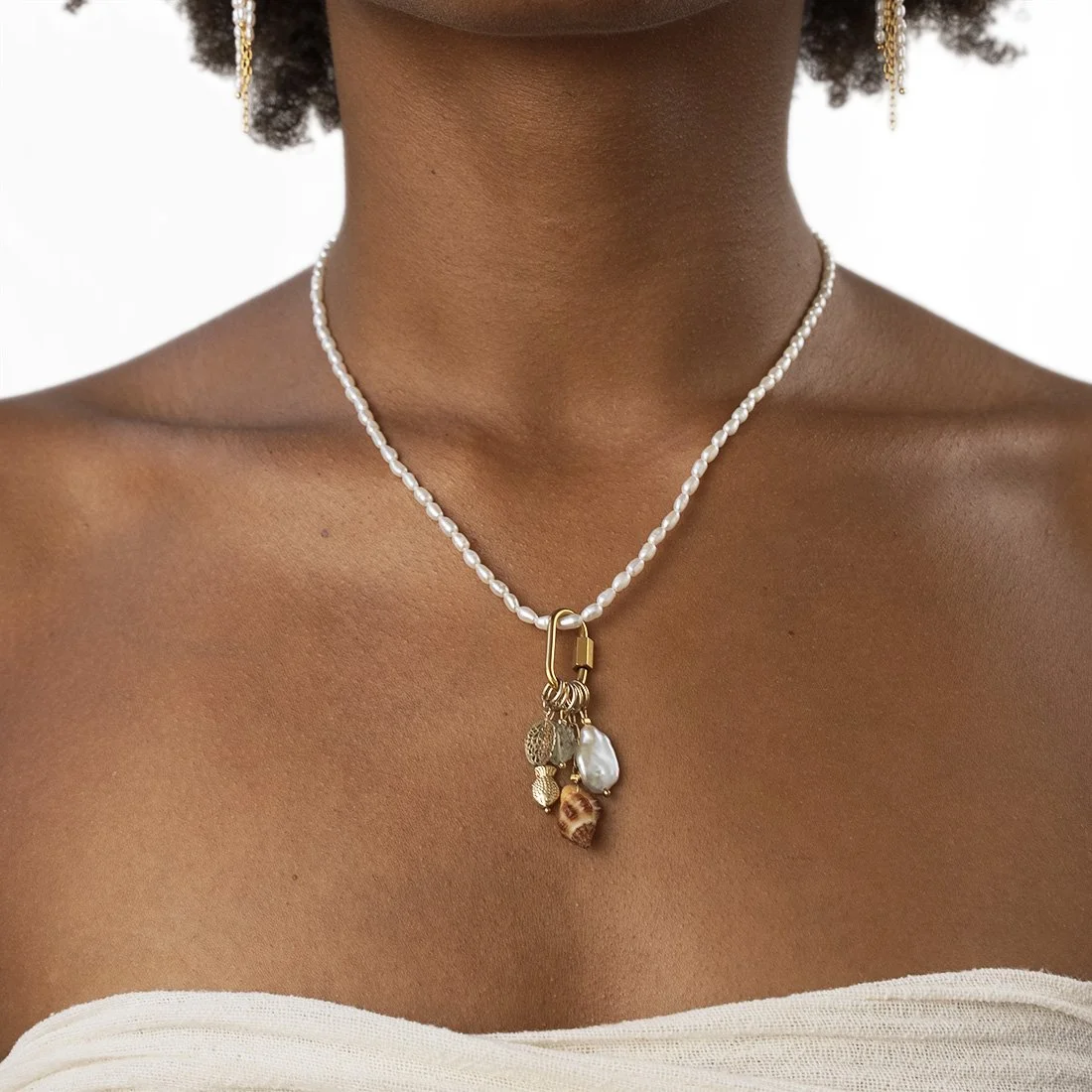 CARABINER PEARL NECKLACE