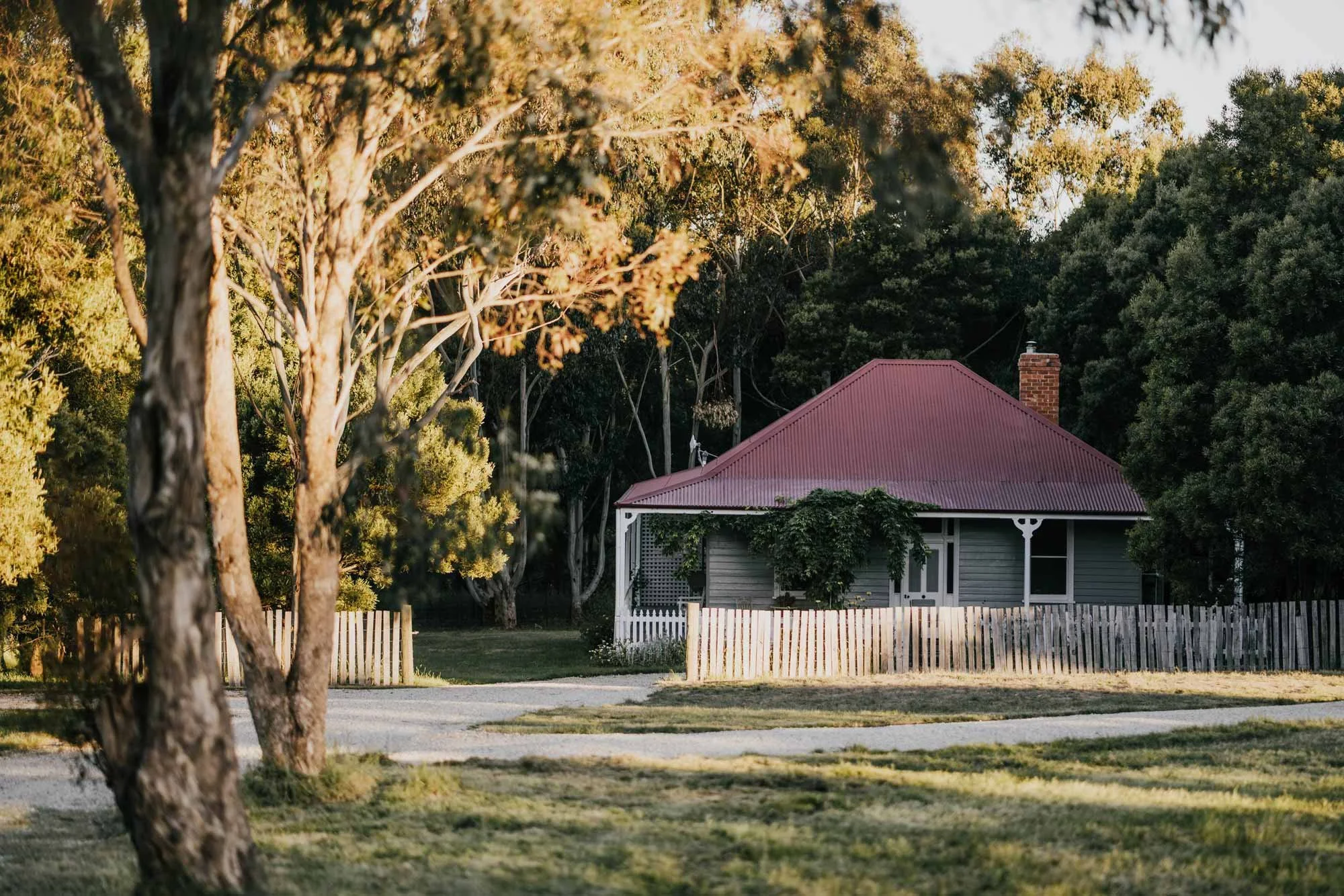 Exterior view of Shepherds Hill boutique farmstay cottage in Lauriston