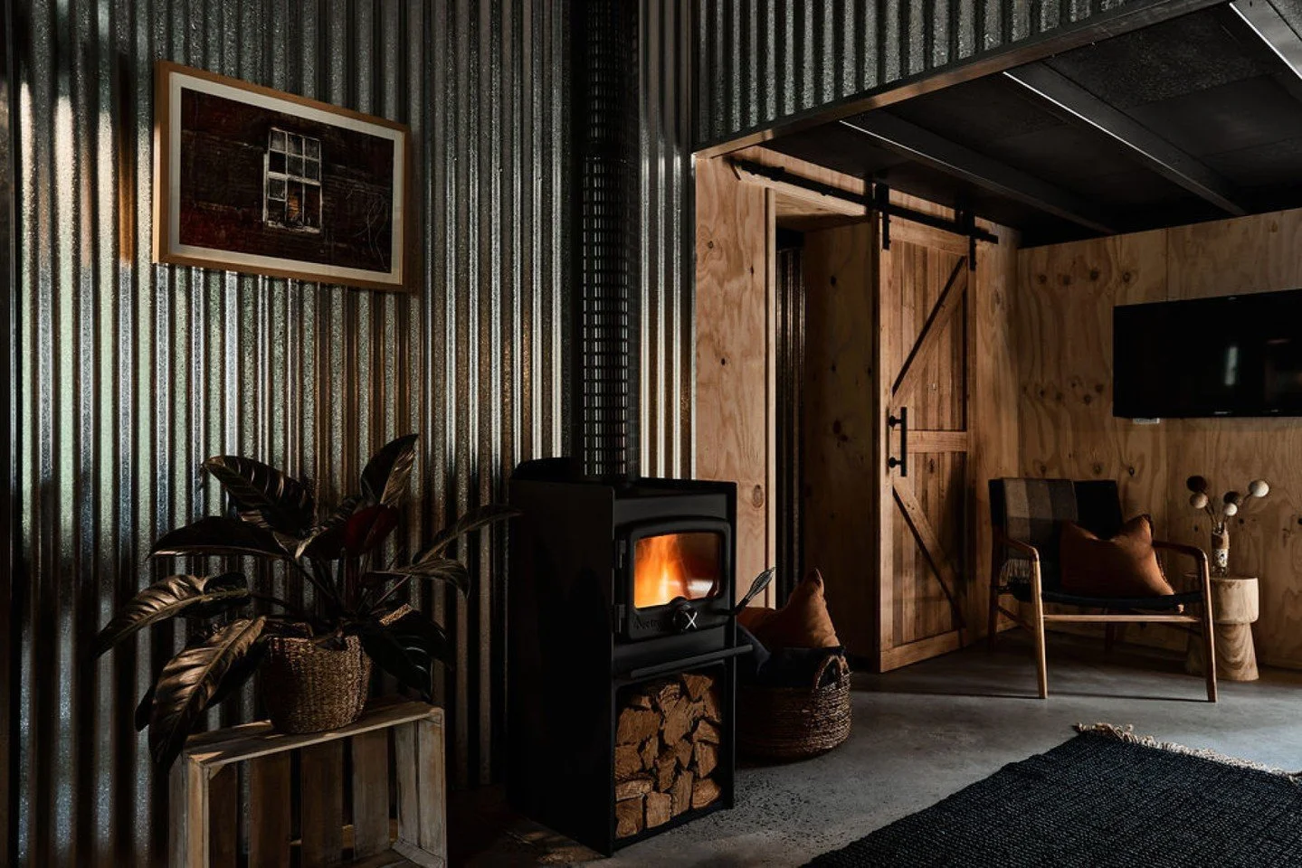 This is your sign to book the weekend away you’ve been dreaming of.
Fires crackling. Alpacas grazing. A cup of tea and absolutely nowhere you need to be.
Our winter guests always say the same thing: “We didn’t realise how much w