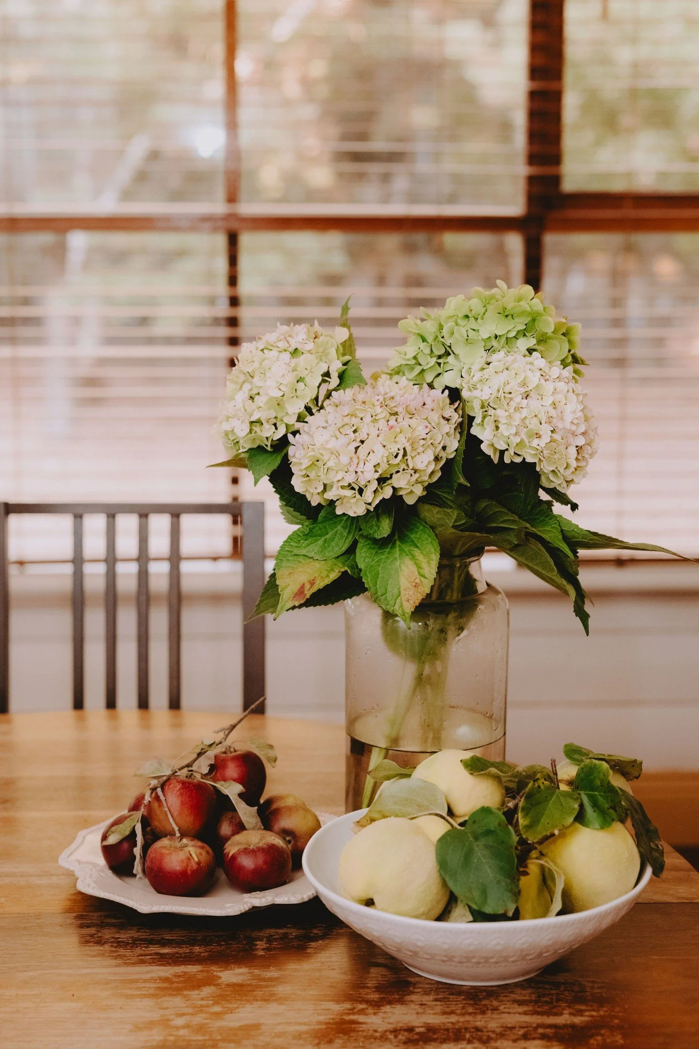 A few things that make a stay at Shepherds Hill feel a little more personal:
🥚 Farm-fresh eggs from our hens
🫙 Local sourdough & handmade preserves
🛏 Alpaca quilts, pillows & throws from our Daylesford store, @alpacapassion
🔥 Firewood sta