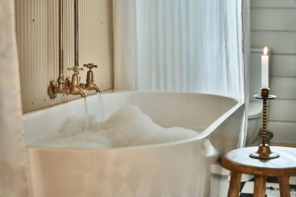 Why Midweek Stays Are the Quiet Luxury Locals Love