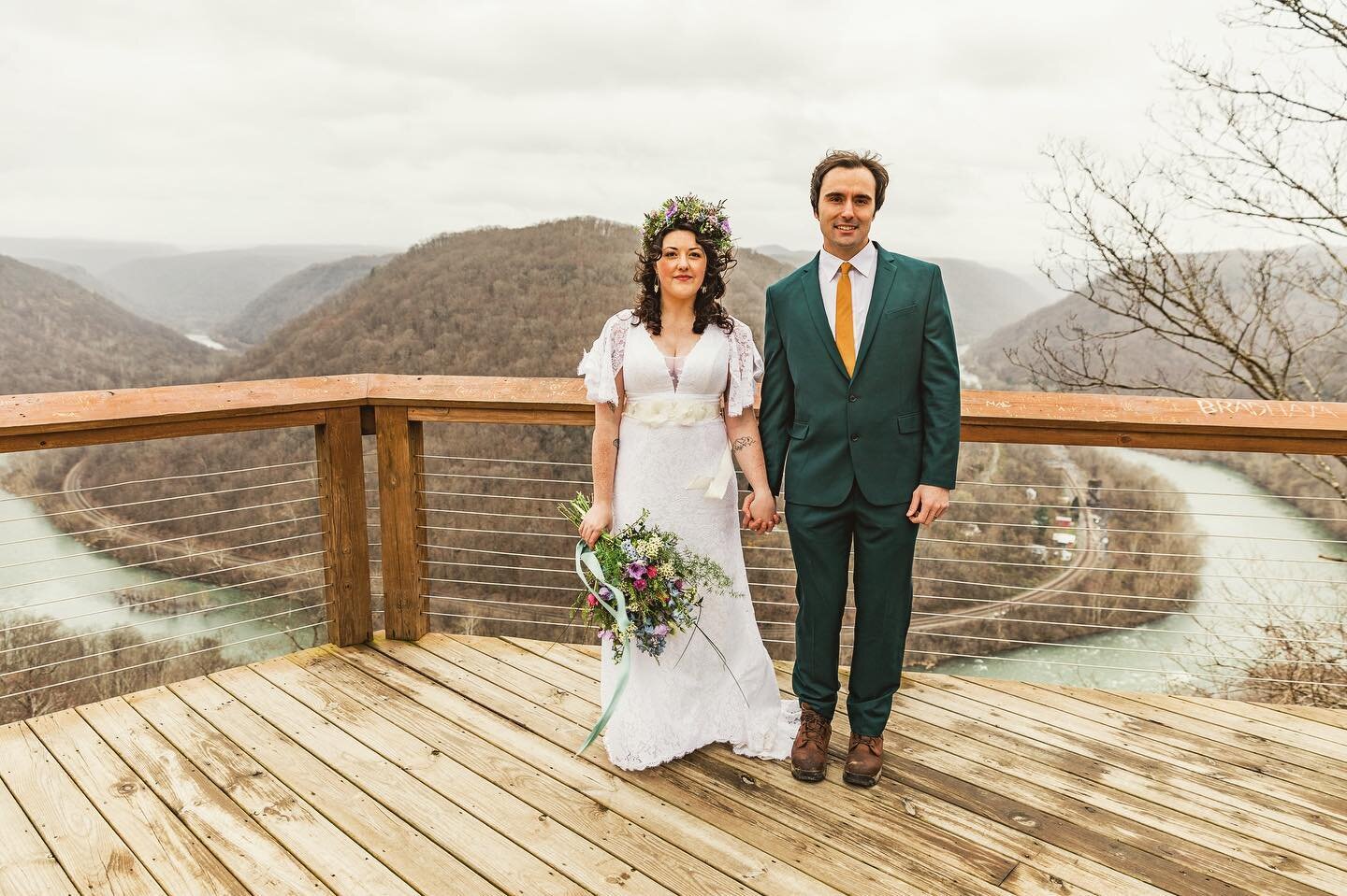 @aceadventureresort has the best view no matter the season!! 🌦️⛰️ #acevibes #wildandwonderfulwv #weddingseason #bridebouquet #weddingflowers