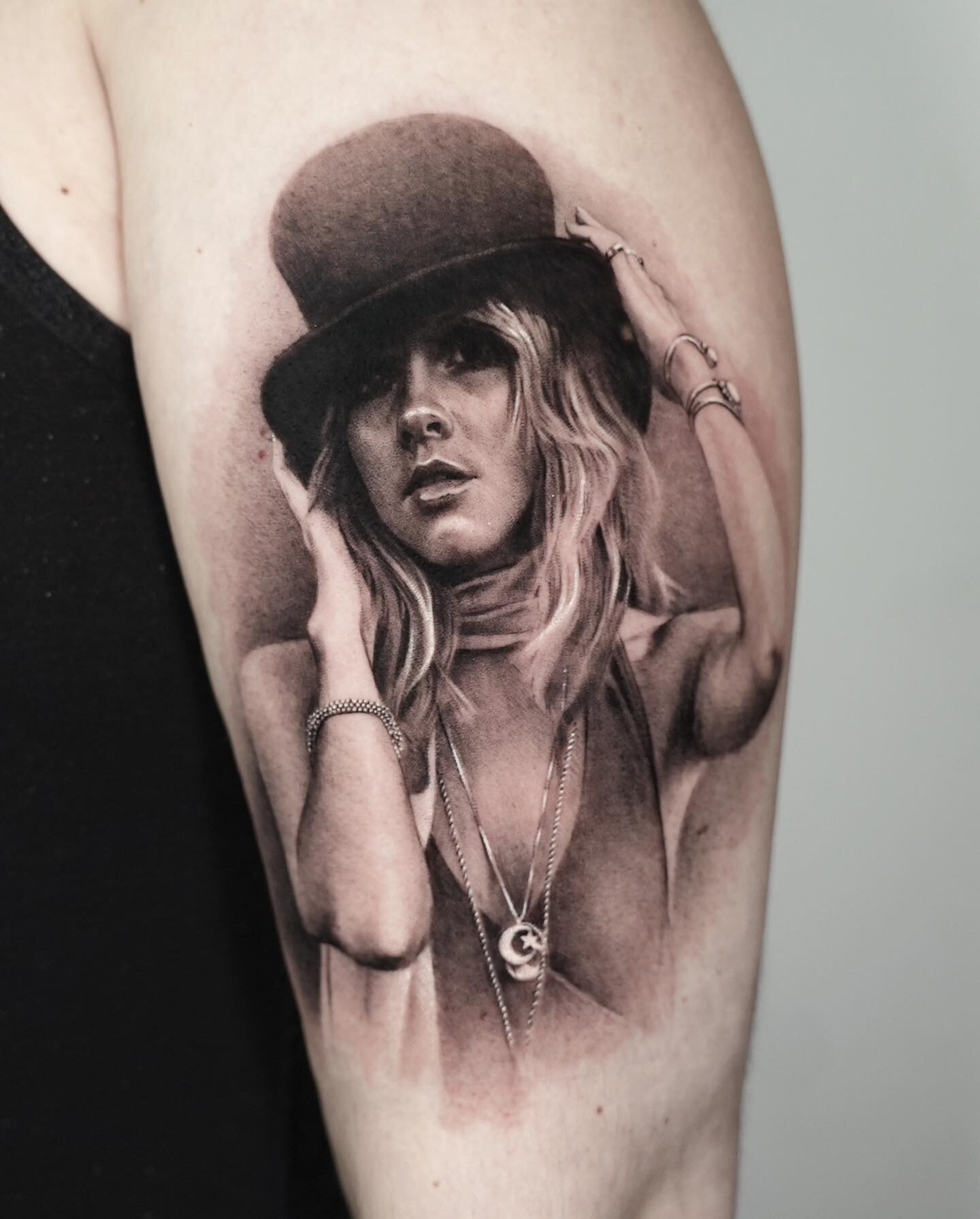 A little more Stevie 🖤
These pictures are from the camera (reel was made with my phone)

6h

#tattoo #portraittattoo #stevienicks #legend #photorealism #nyctattoo #fleetwoodmac #besttattoo #musictattoo #goldy #inked #skinart