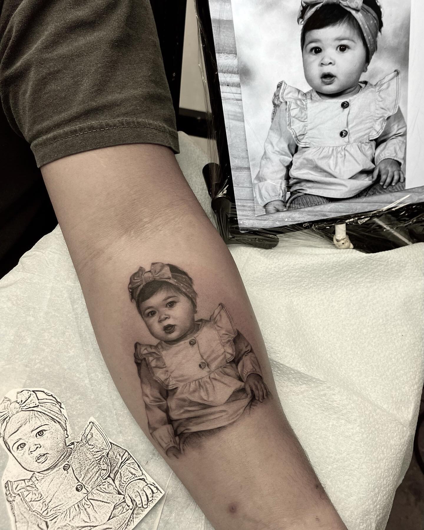 Copy+Paste 
His daughter 🤍
4h

#tattoo #portraittattoo #babytattoo #daughtertattoo #familylove #microrealism #photorealism #goldy #smalltattoo #copypaste