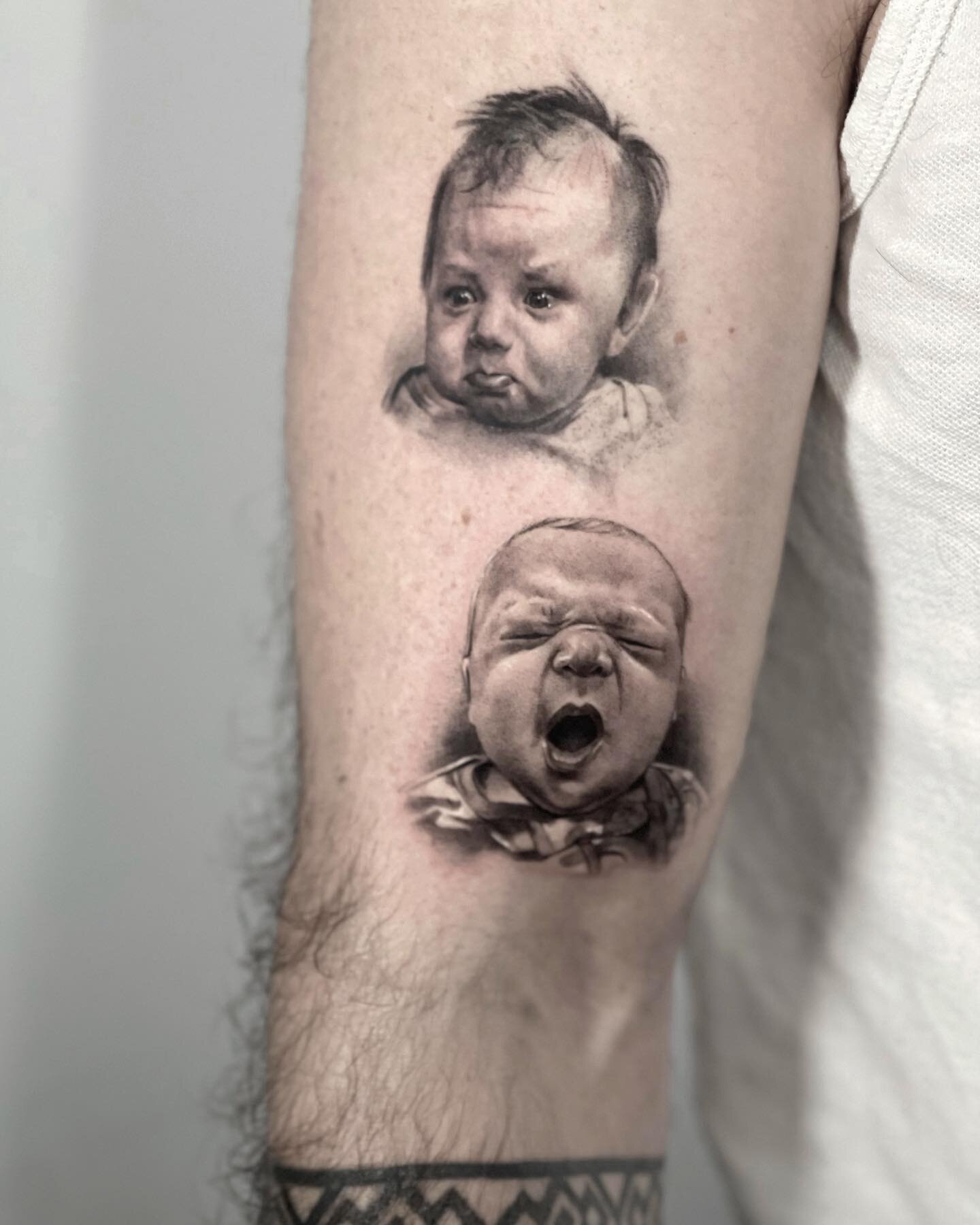 This one just cracks me up 😂
His two boys are very cute and very dramatic! 😆 
the top tattoo is two years healed and touched up , the lower one took me 2 hours 

#tattoo #kidstattoo #portraittattoo #familytattoo #funnytattoo #cutetattoo #microreali