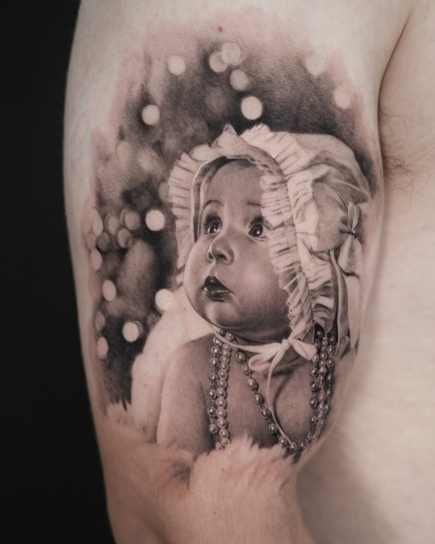 Photos with different lighting (with polarizer and without)

Books are open. Inquiry link is in bio 🙏
Done at @dot.creativegroup 

#tattoo #babytattoo #familylove #photorealism #microrealism #detailedtattoo #portraittattoo #nyc #nyctattoo #goldy #in