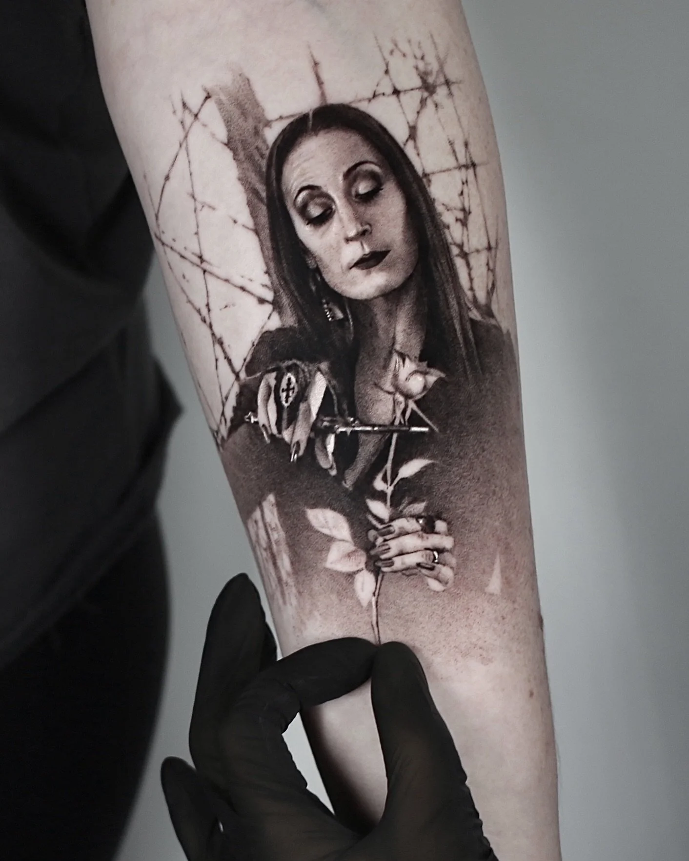 One of the favorites from 3 years ago 🖤

Inquiry link is in bio 🙏
Done at @dot.creativegroup 

#tattoo #spookytattoo #addamsfamily #morticiaaddams #photorealism #microrealism #detailedtattoo #portraittattoo #nyc #nyctattoo #goldy #inked #skinart #?