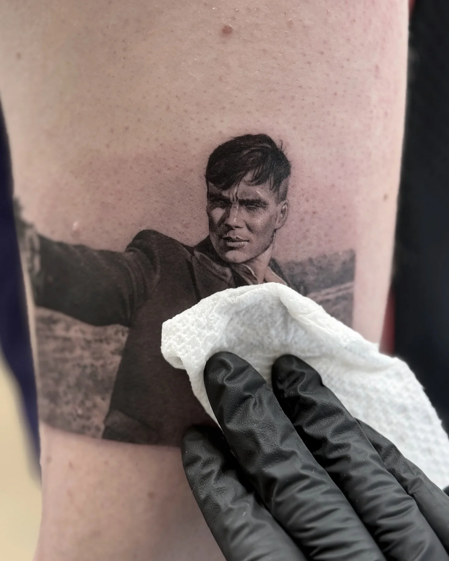 Tommy Shelby
This is just a phone picture, will post better ones soon

Inquiry link is in bio 🙏
Done at @dot.creativegroup 

#tattoo #portraittattoo #peakyblinders #tommyshelby #nyctattoo