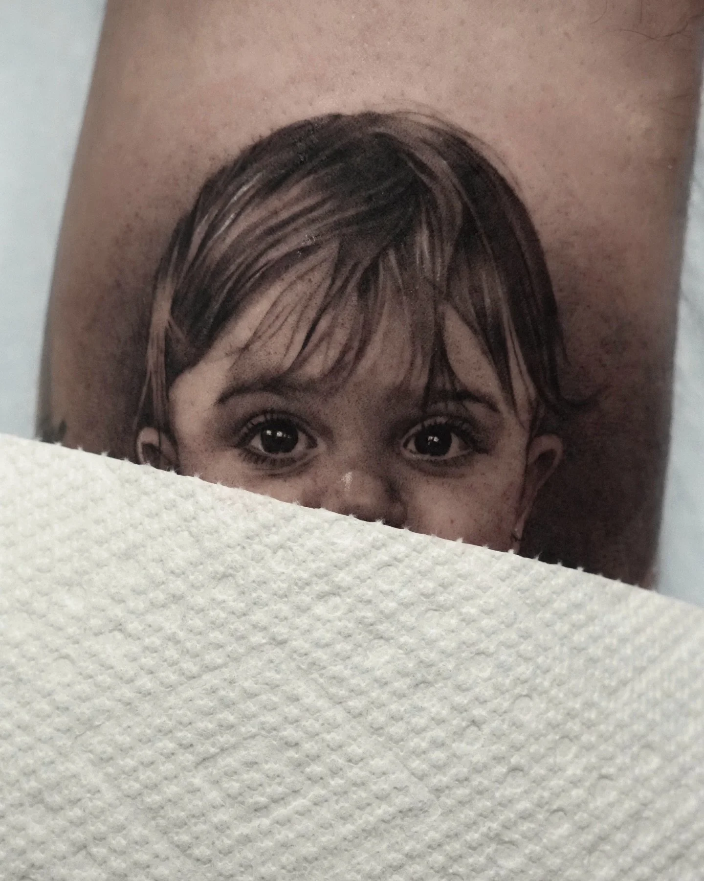Inquiry link is in bio 🙏

#tattoo #babytattoo #portraittattoo #photorealism #detailedtattoo