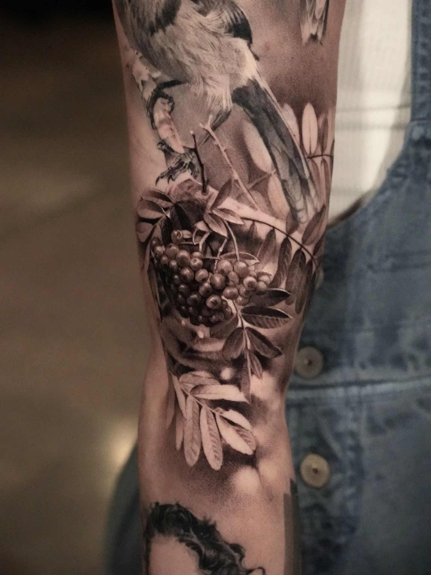 What started as a couple of portraits, now sleeve in progress 🖤 thank you @dacha_girl !!!

Books open for New York, inquiry link is in bio 🫶

#tattoo #sleevetattoo #photorealism #inked #workinprogress