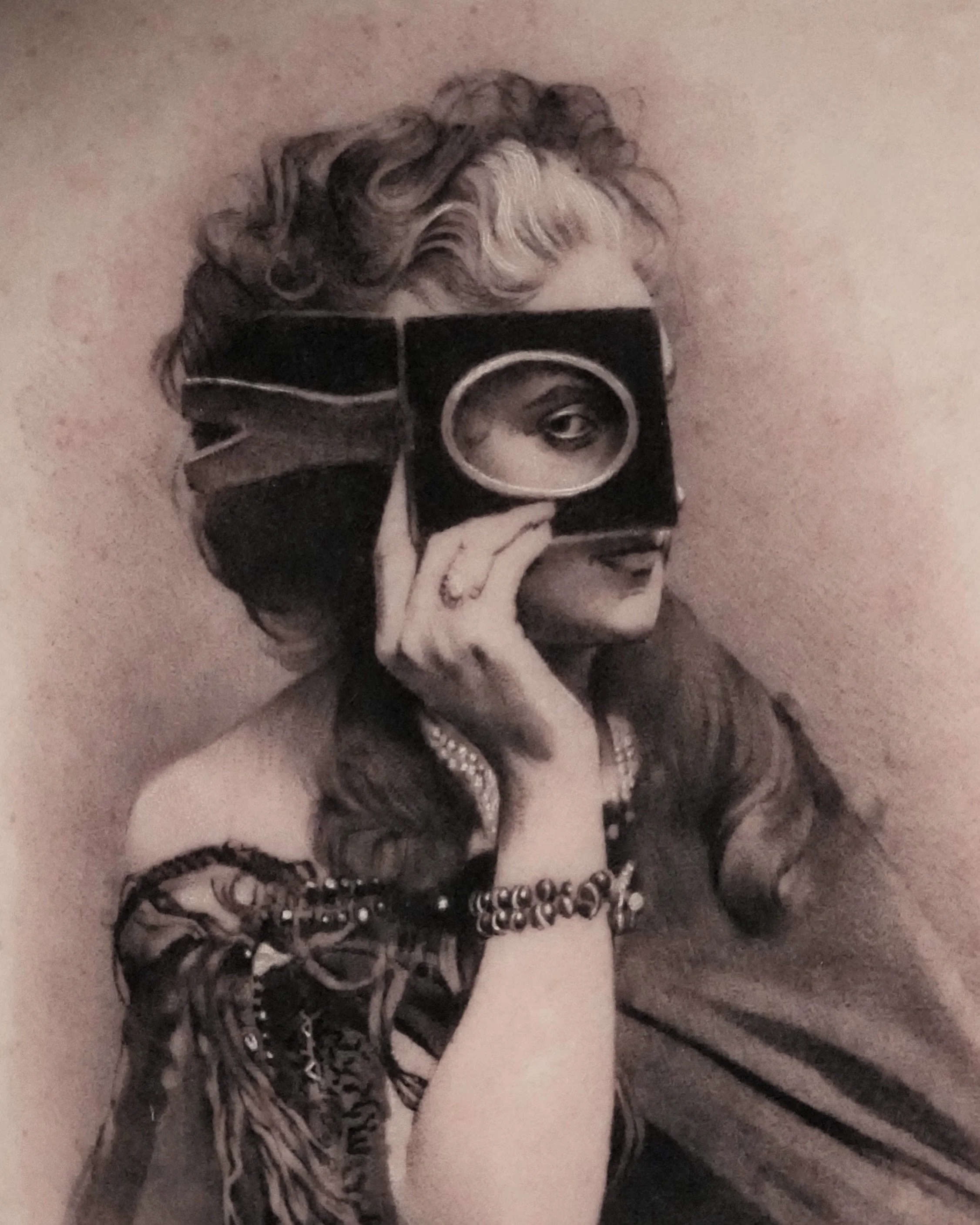 Countess of Castiglione
A significant figure in the early history of photography.

#tattoo #portraittattoo #photorealism #detailedtattoo #nyctattoo