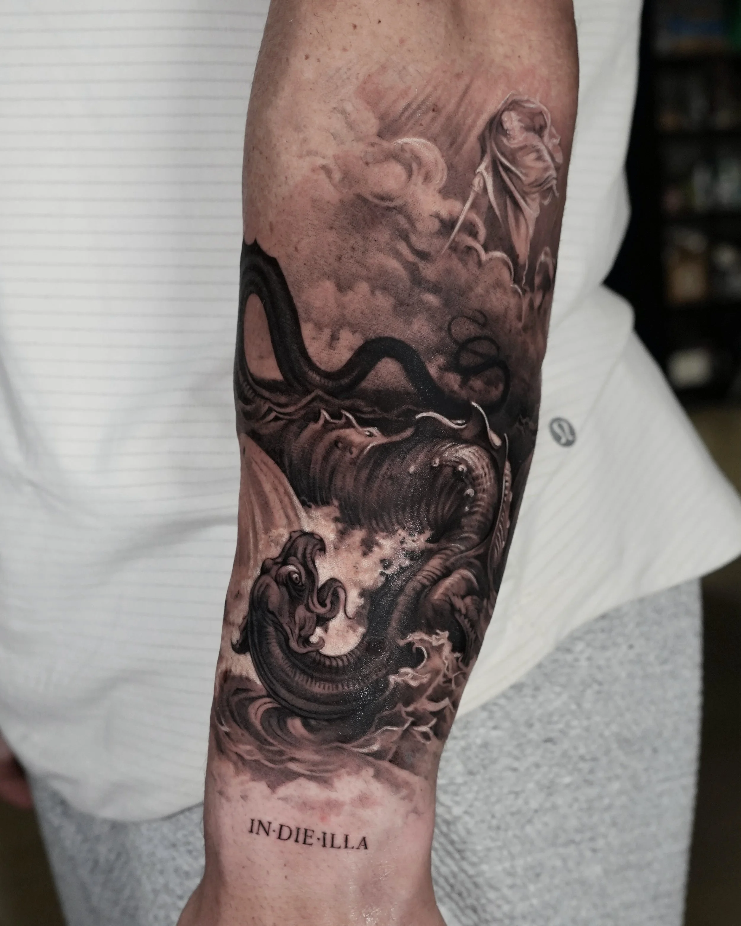 After second session 🖤

#armtattoo #detailedtattoo #firstsession #firsttattoo #awesometattoo
