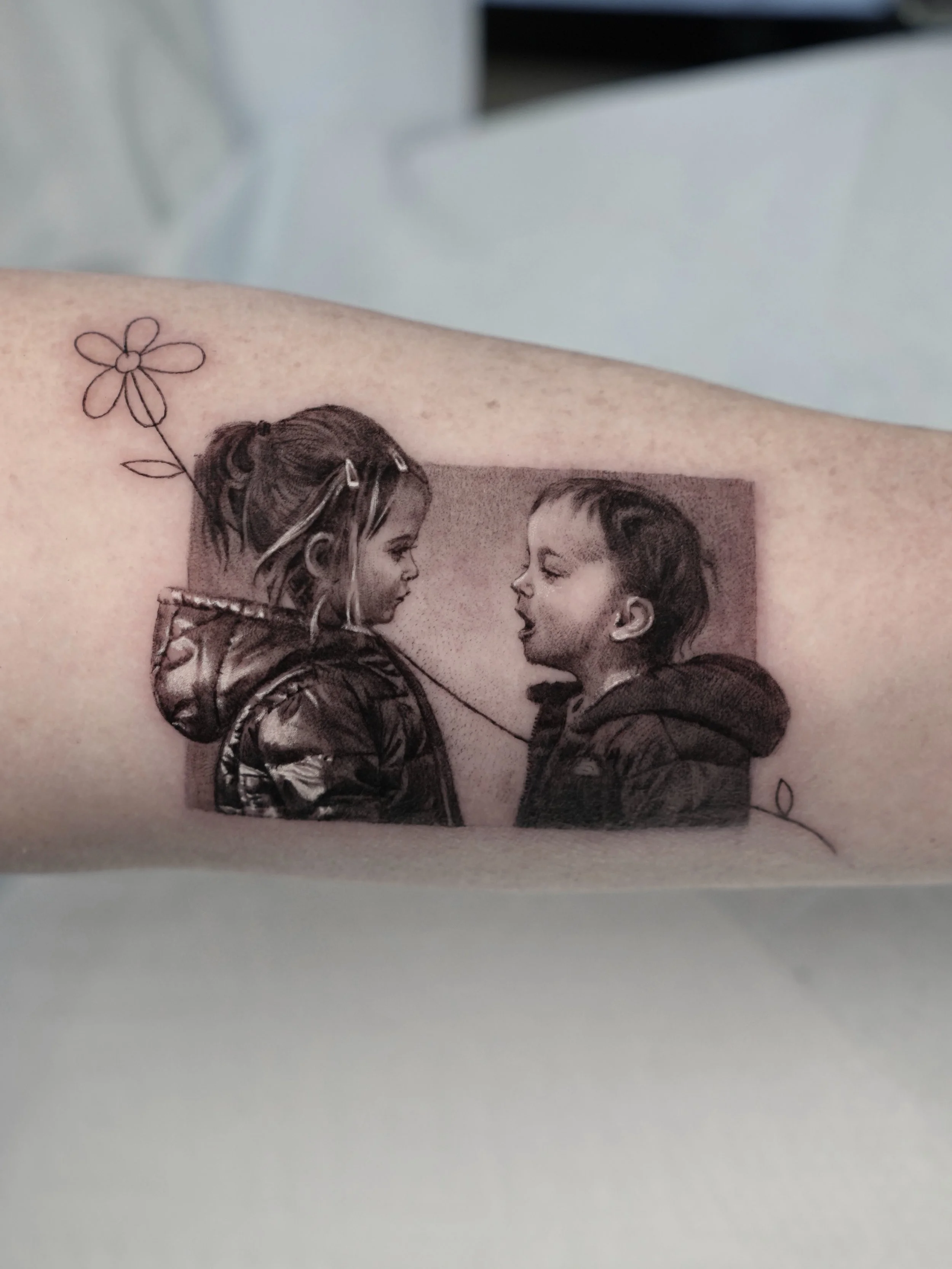 Tiny portrait of her kids🌸

#tattoo #portraittattoo #microrealism #kidstattoo #nyctattoo