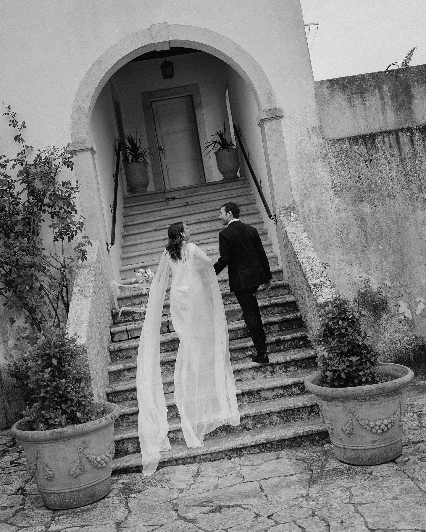 September means cool weddings. How cool is this couple?

Photography @filipemontesphotography
Venue @quinta.do.cidral
Catering @antoniopadeirocatering
Dress @nunoabrantes_atelier
Suit @crialme
Watch @tissot_official
Celebrant @25porines
Video @andrer