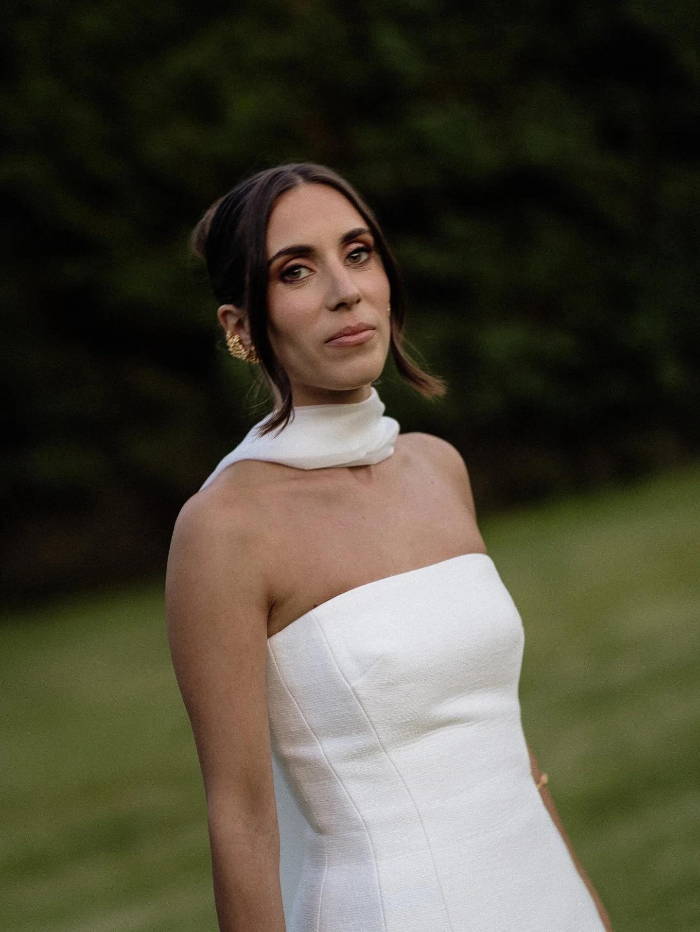 A slightly blurred portrait ✨

Photography @filipemontesphotography
Video @entre.linhas.weddings 
Dress @jesuspeiroporto 
Jewellery @catavassalo @dior
Shoes @stevemaddenportugal 
Suit @davion.pt 
Venue @quintadouteiro.eventos 
Bouquet @rosaalmeida682