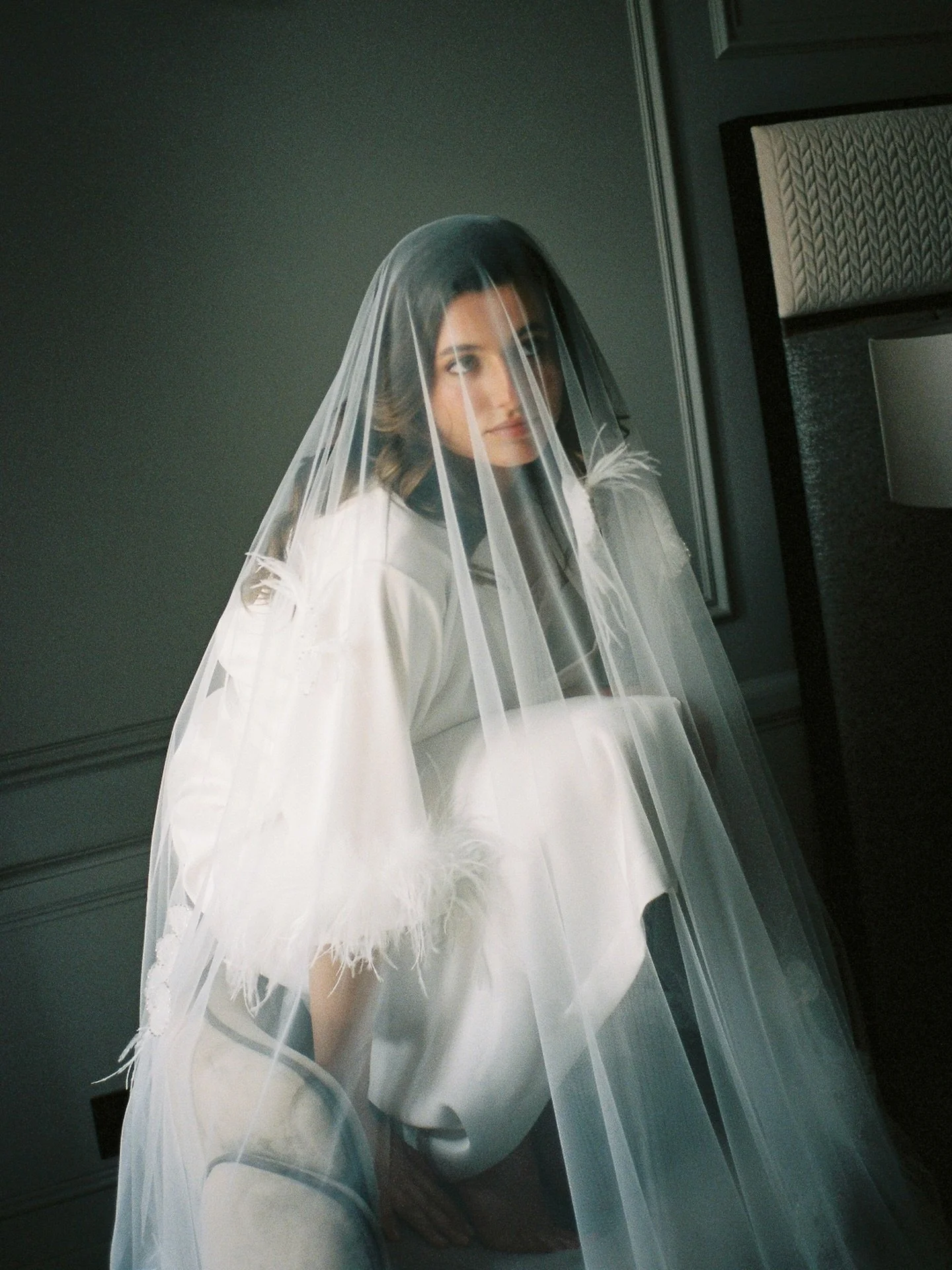 I&rsquo;m passionate about portraiture on film

#film

Photography @filipemontesphotography 
Venue @amoure_hotel_maisonalbar
Suit @zolfclothes
Dress @bellavoir.atelier
Floral Design @epocaflorist
Cake Design @_atelierdodoce_ 
Make-up @claudiadiasmake