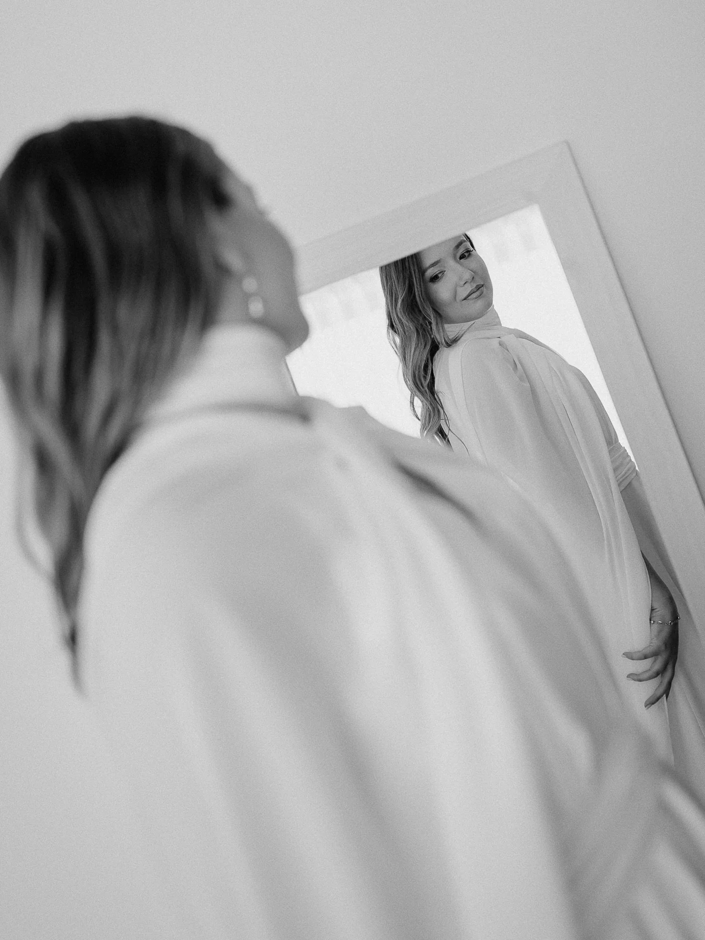 Beautiful and quiet moments before getting married

Photographer @filipemontesphotography
V&iacute;deographer @os_tais 
Wed ceremony by @pauloduartesj 
Dress @mariapaivaatelier 
Suit @prassa_cerimonia 
Shoes @aldo_shoes 
Makeup &amp; Hair @sofiaporte