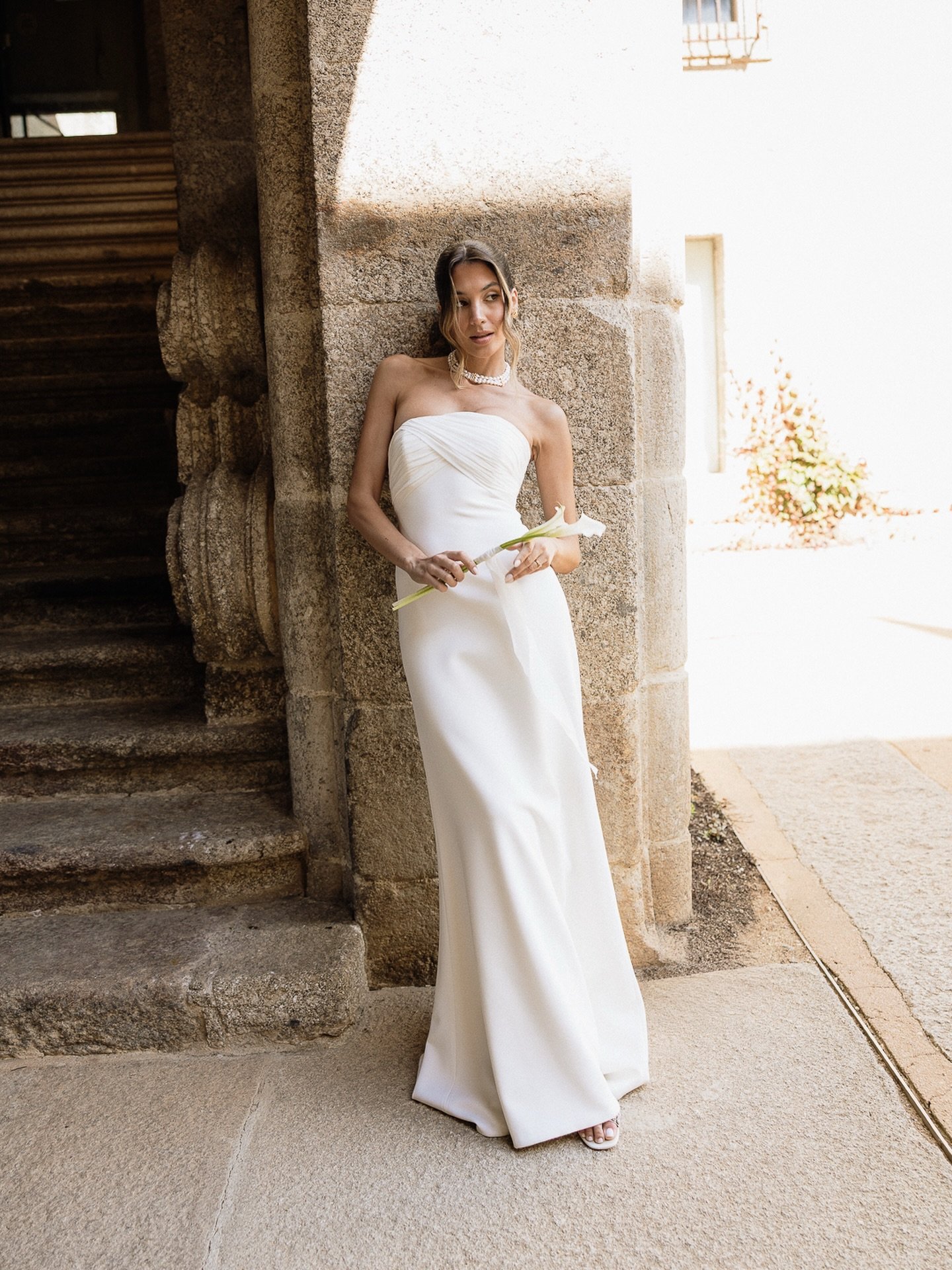 Simply her 

Wedding Planner @hourglass_weddings 
Photographer @filipemontesphotography
V&iacute;deographer @sirklaufilms
Dress @jesuspeiroporto
Suit @zolfclothes
Shoes @annawalkerpt @badgleymischka
Jewellery @brunavasconcelos_jewellery 
Makeup &amp;