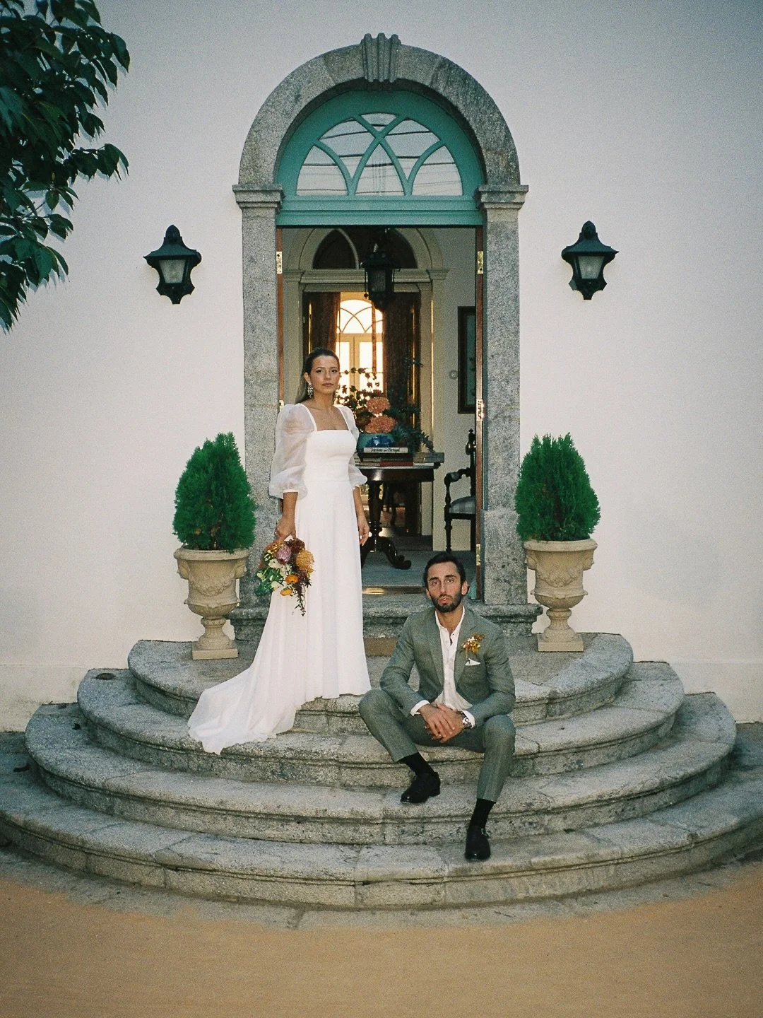 A warm September day, a beautiful civil ceremony and a celebration that carried on into the night, with a touch of orange

A mix of film and digital

Wedding Planner @timestwo.pt 
Photographer @filipemontesphotography
Videographer @ninhofilms
Makeup 