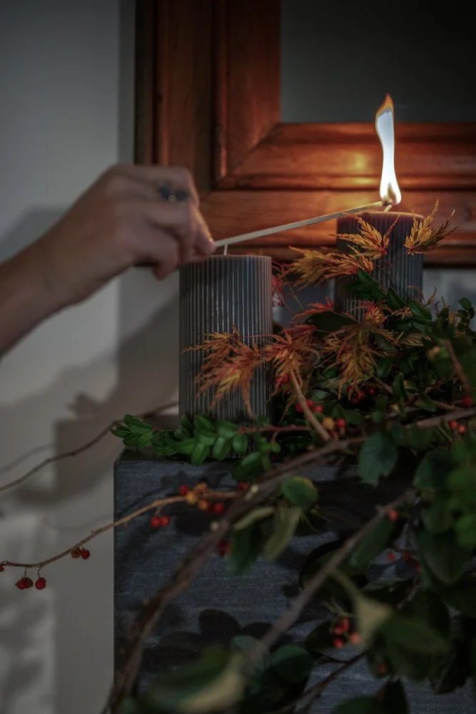 FireplaceXmasMantle_web.jpg