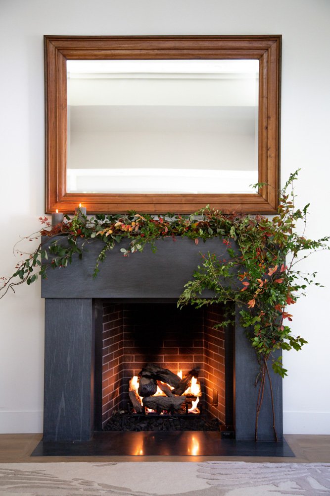FireplaceXmasMantle2_web_4.jpg
