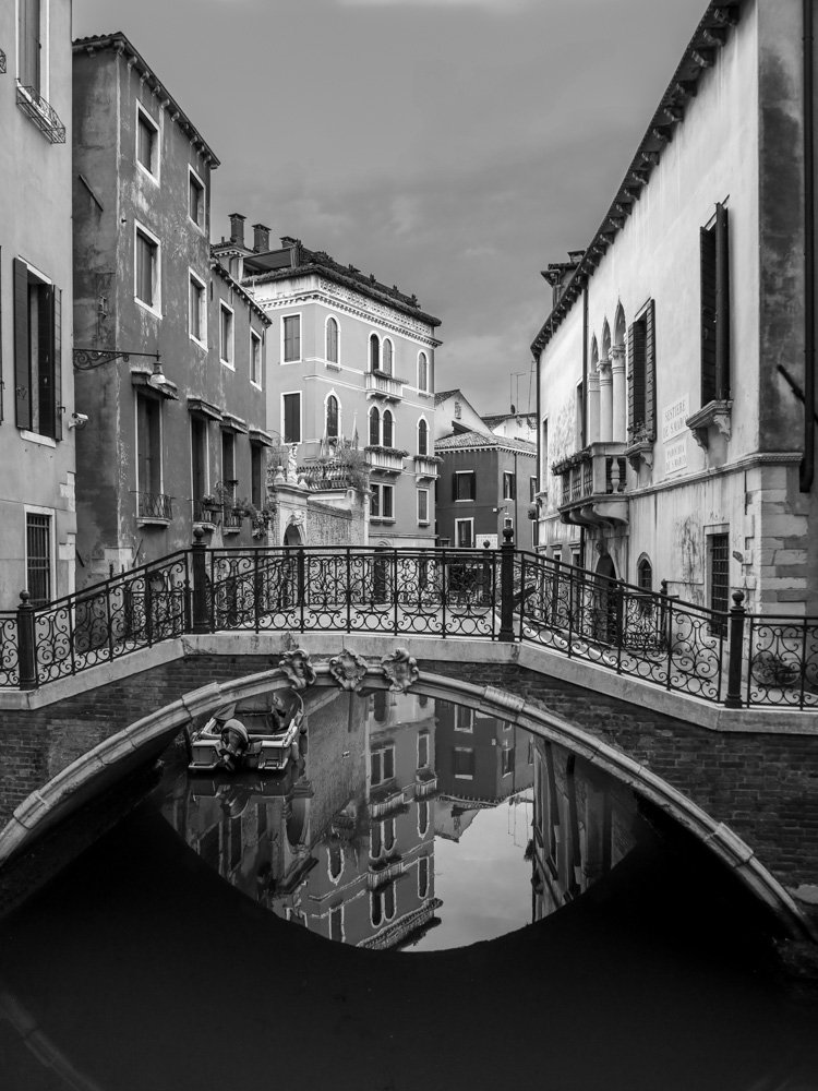 Venicestreets_web_2.jpg