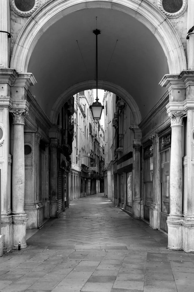 Venicestreets_web.jpg