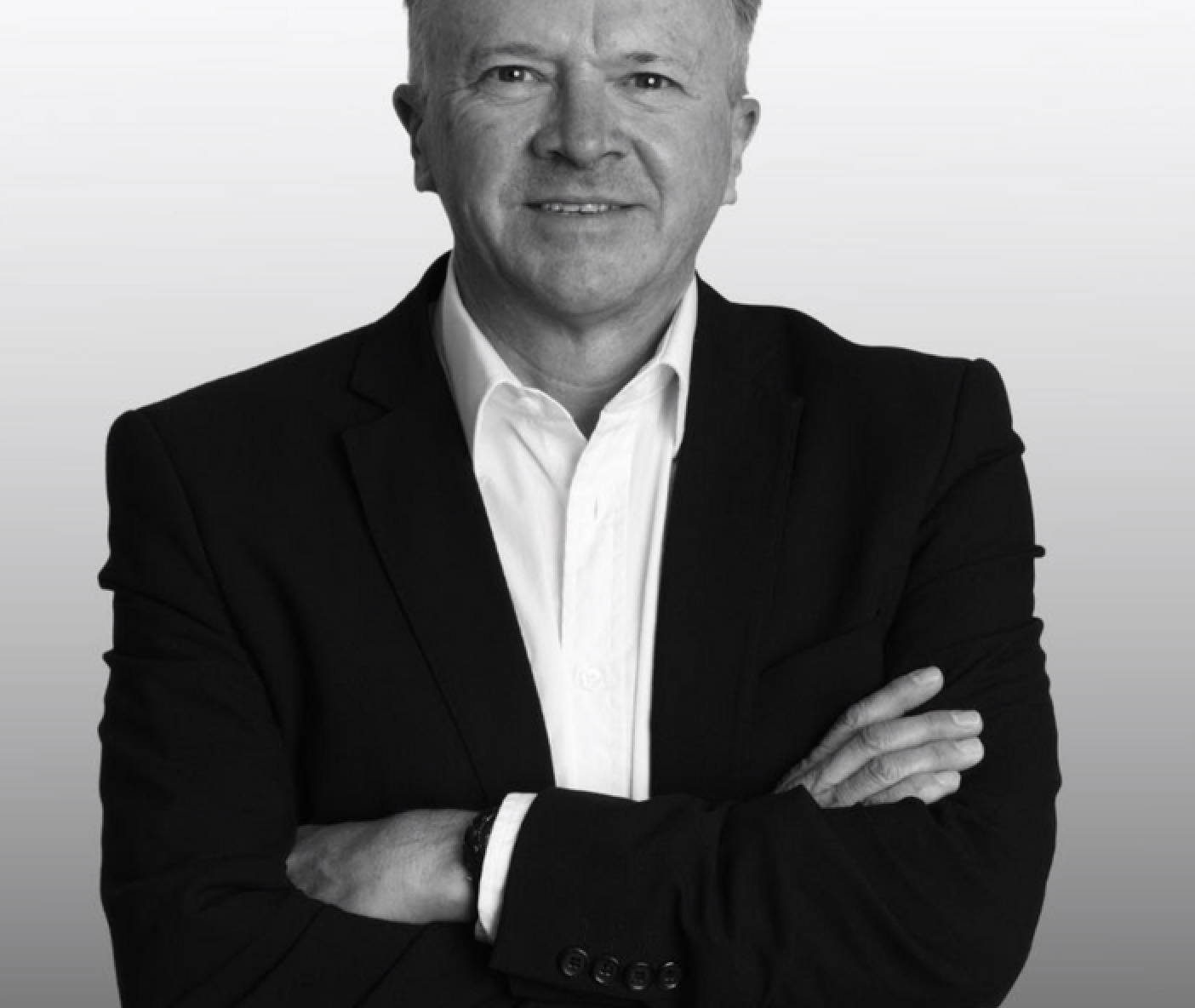 simon-corah-smiling-arms-folded