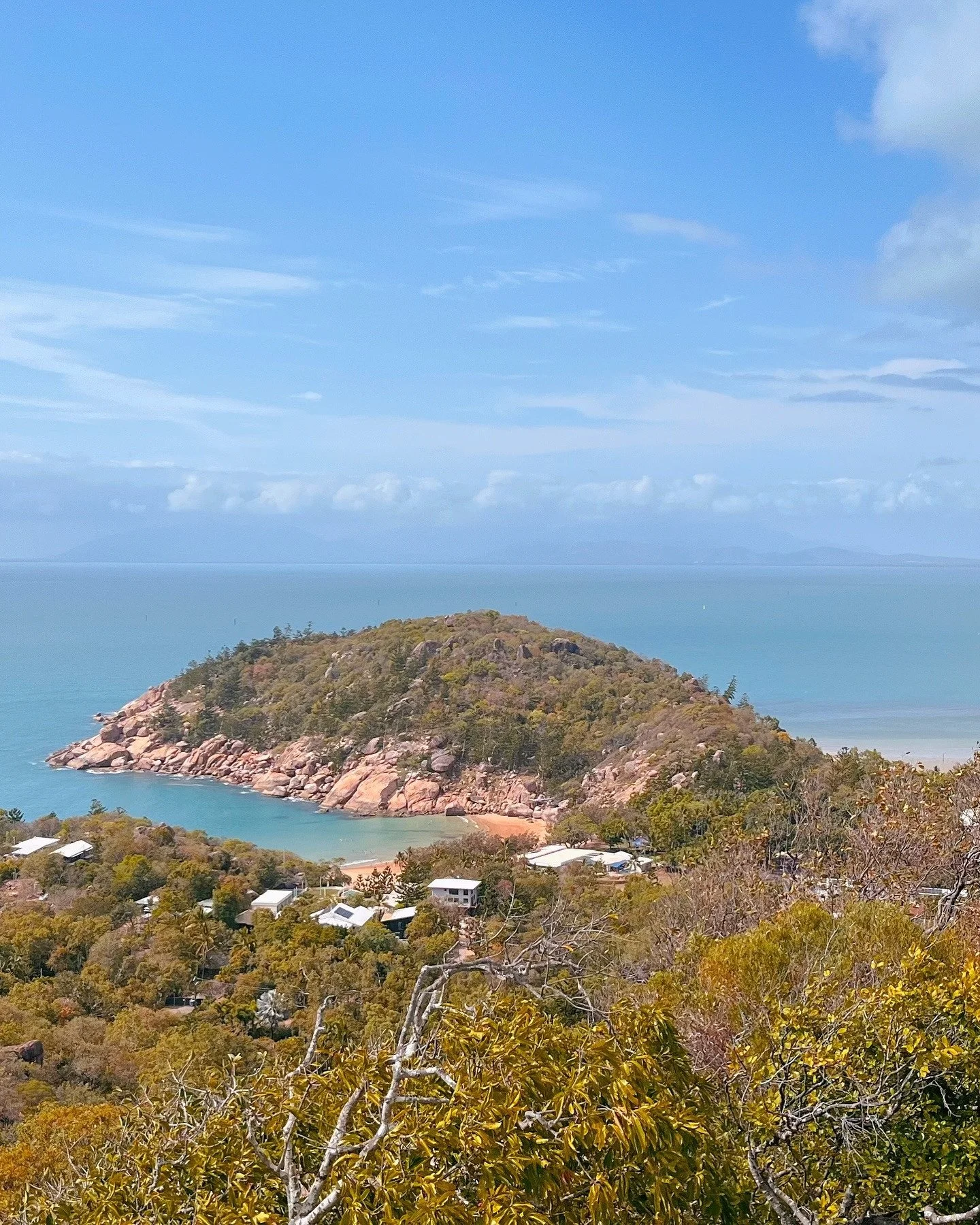 The Sphinx Lookout serving up views across Alma, Geoffrey, and Nelly Bay 🌿🌊⁠
⁠
Surprisingly, it&rsquo;s one of the quieter walks, and we&rsquo;re not sure why! No crowds, great views, and a quick climb to the top.⁠
⁠
From Endeavour Road in Arcadia,
