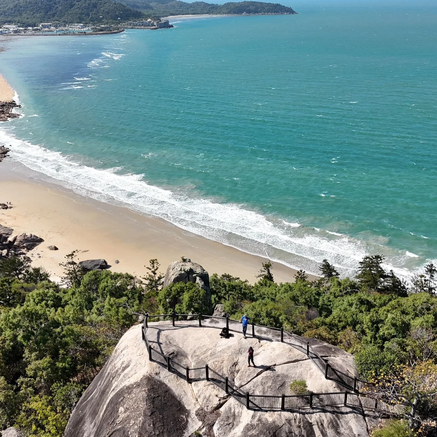 It may sound a little strange, &lsquo;you&rsquo;ll end up on a boulder with a fence,' but once you&rsquo;re standing there, it all makes perfect sense 🪨✨⁠
⁠
Hawking&rsquo;s Point is a true island gem, an epic boulder, unforgettable views, and a look